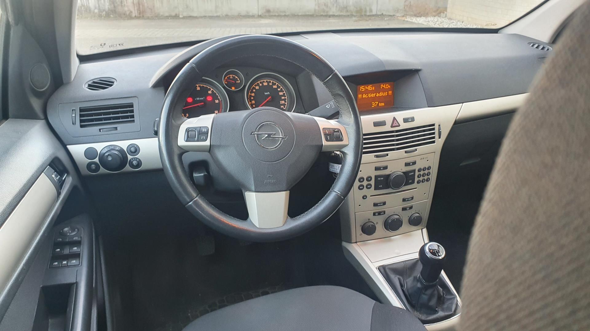 opel-astra-image6.jpg