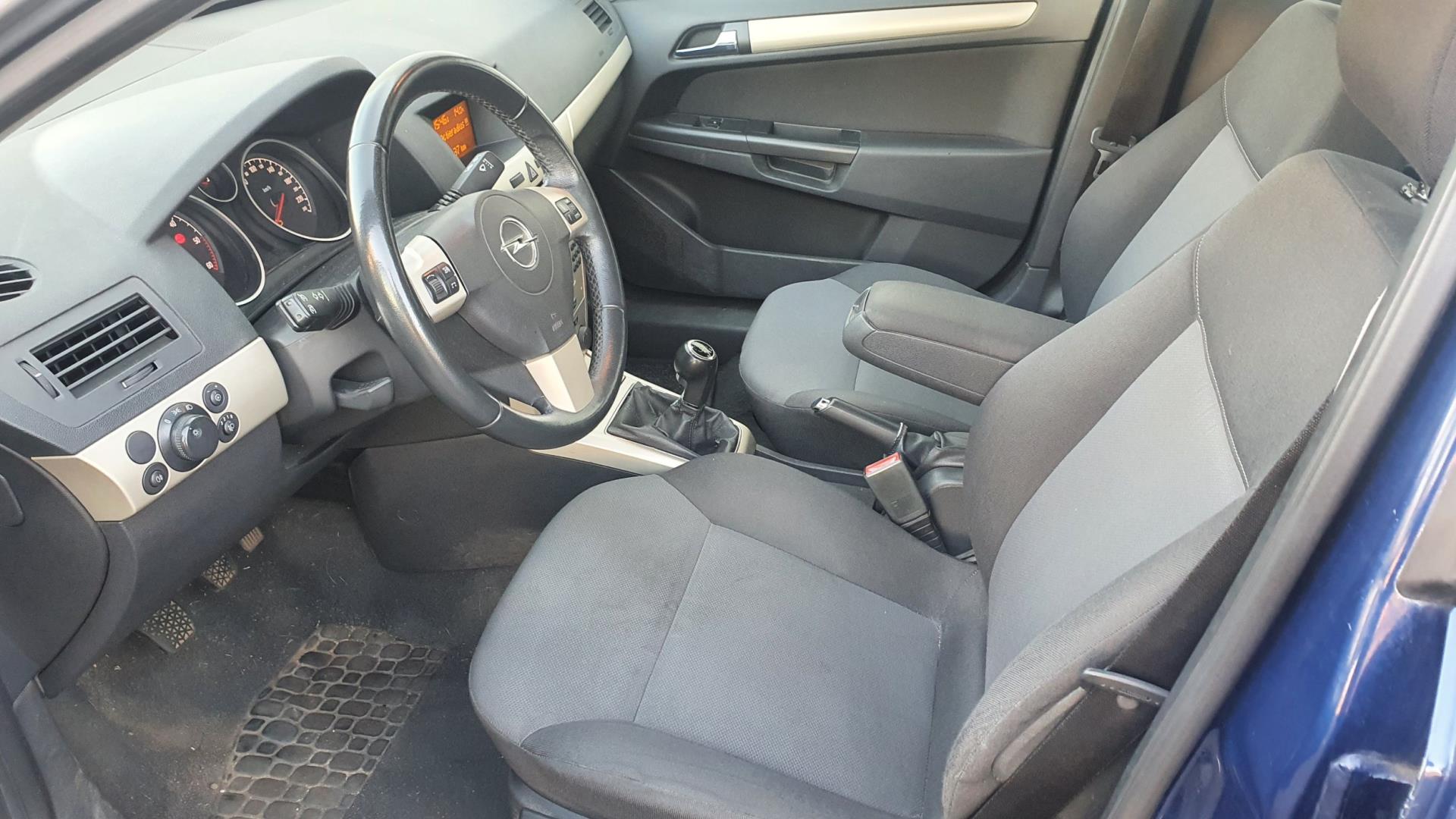 opel-astra-image7.jpg