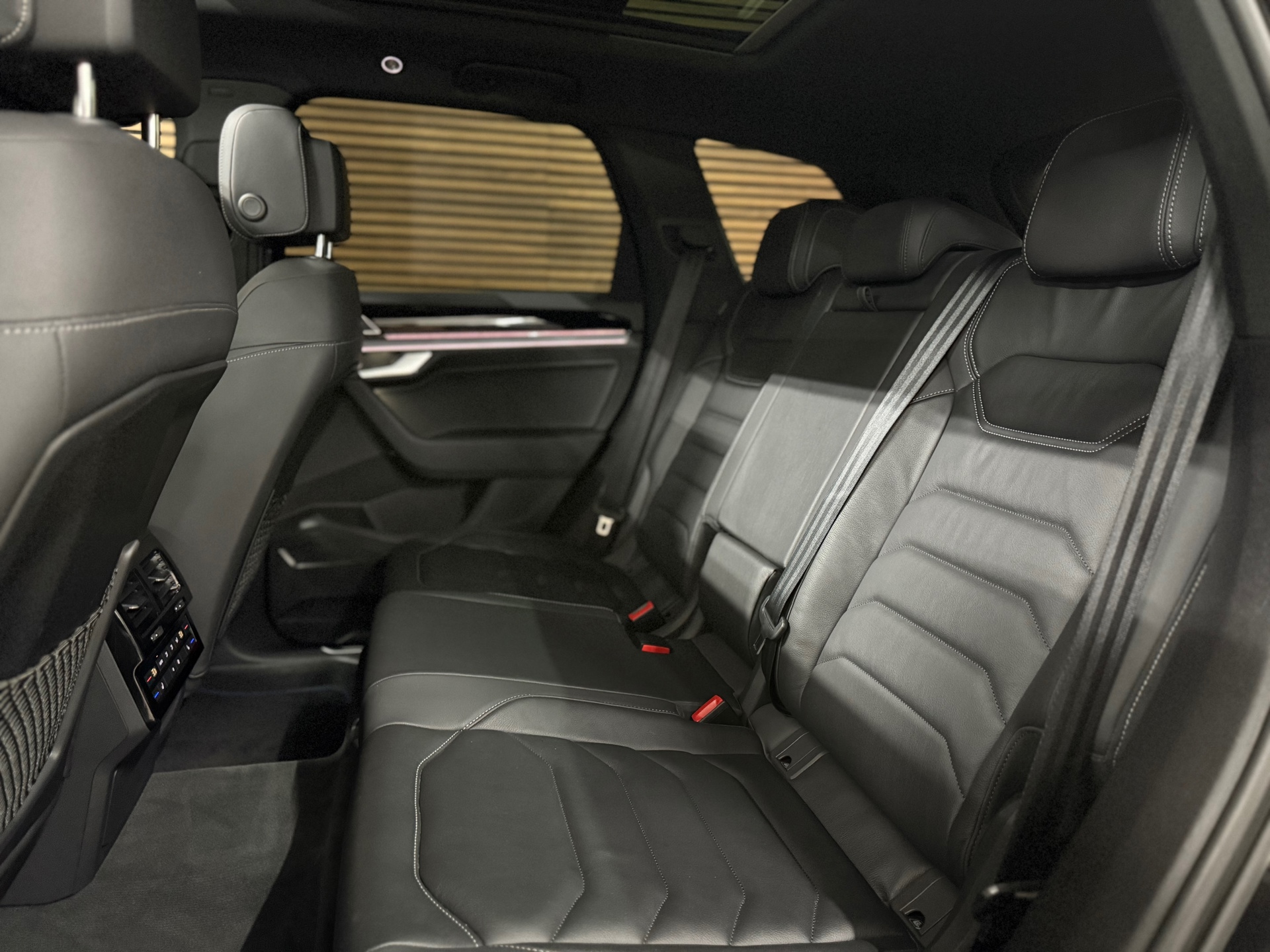 volkswagen-touareg-image10.jpg