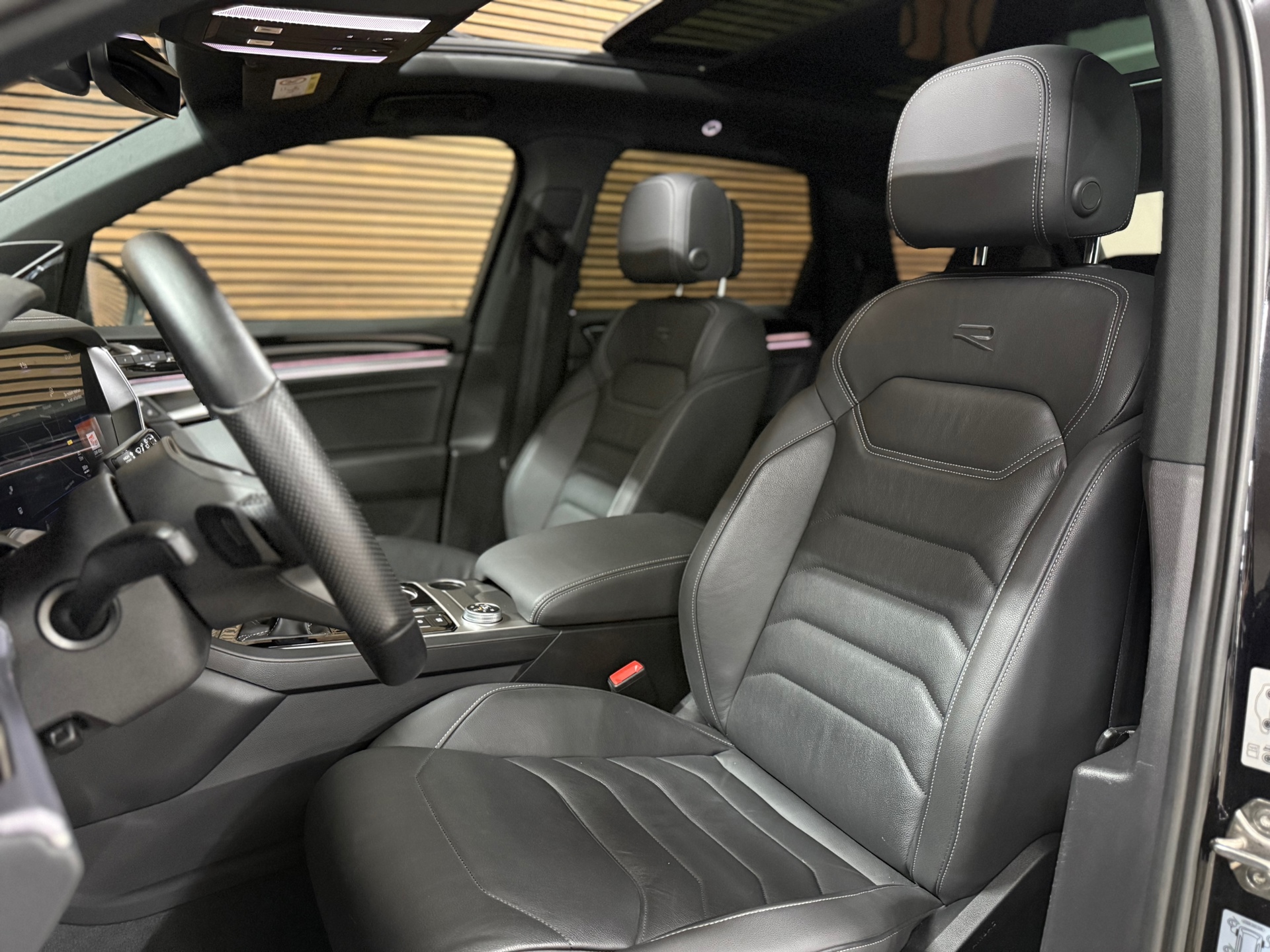 volkswagen-touareg-image2.jpg