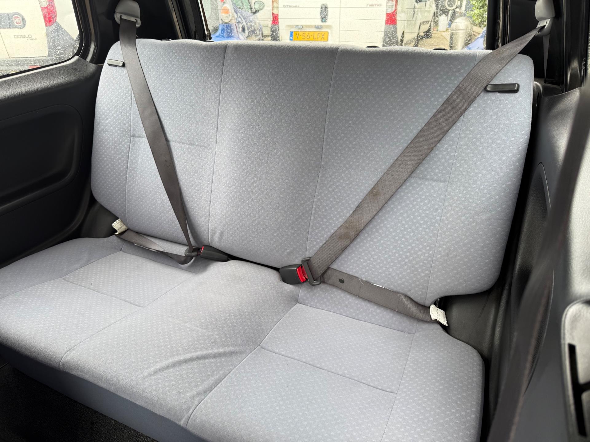 daihatsu-cuore-image9.jpg