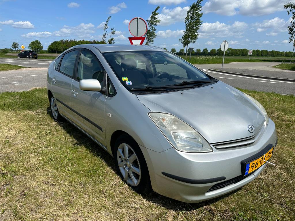 toyota-prius-image2.jpg