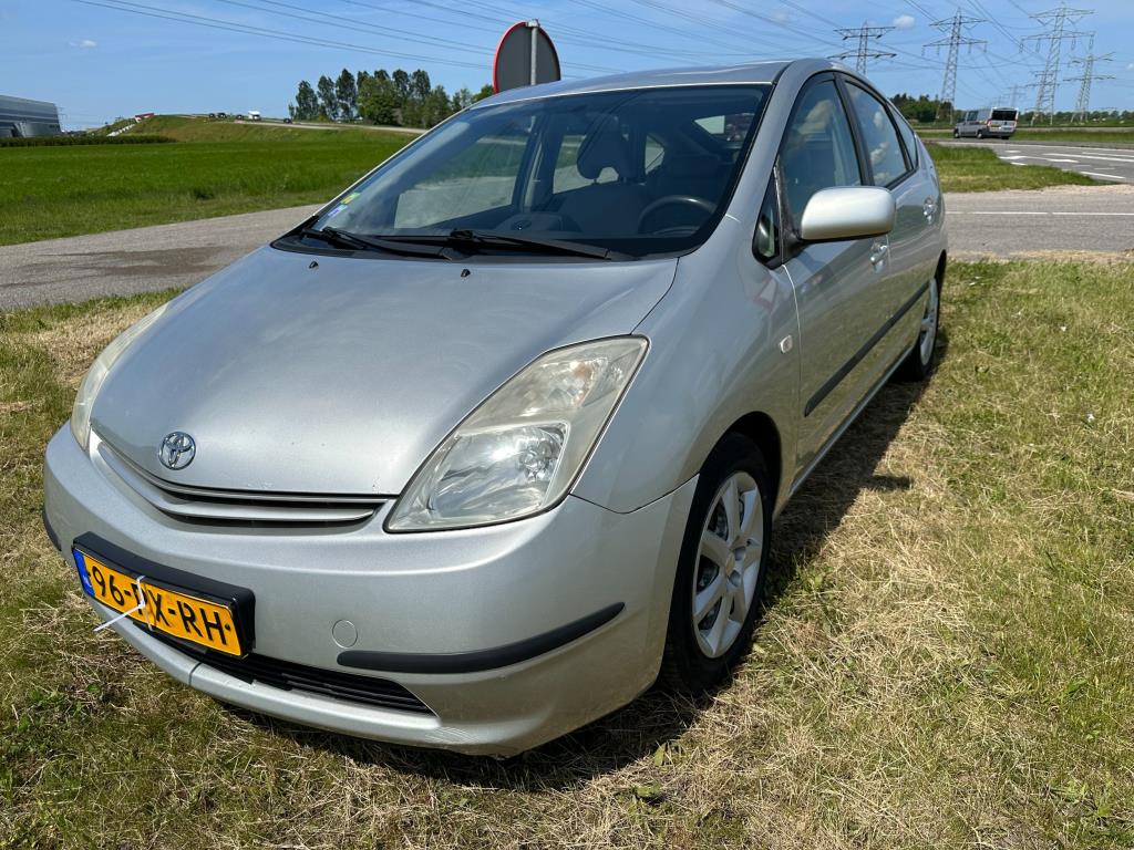 toyota-prius-image3.jpg