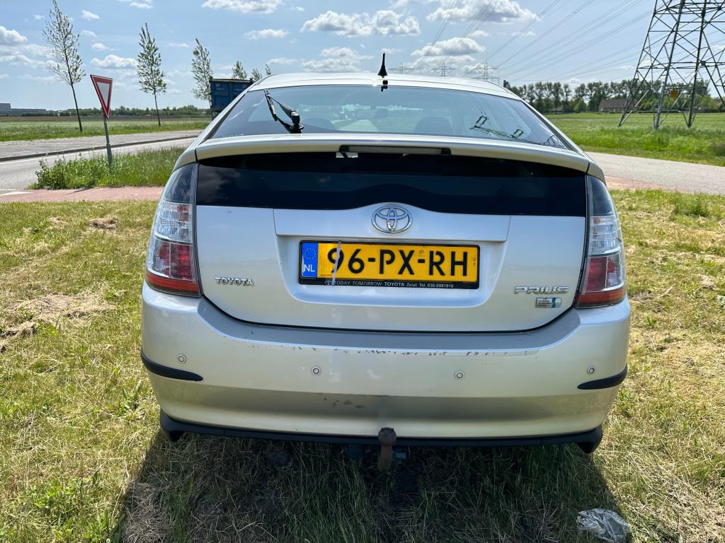 toyota-prius-image5.jpg