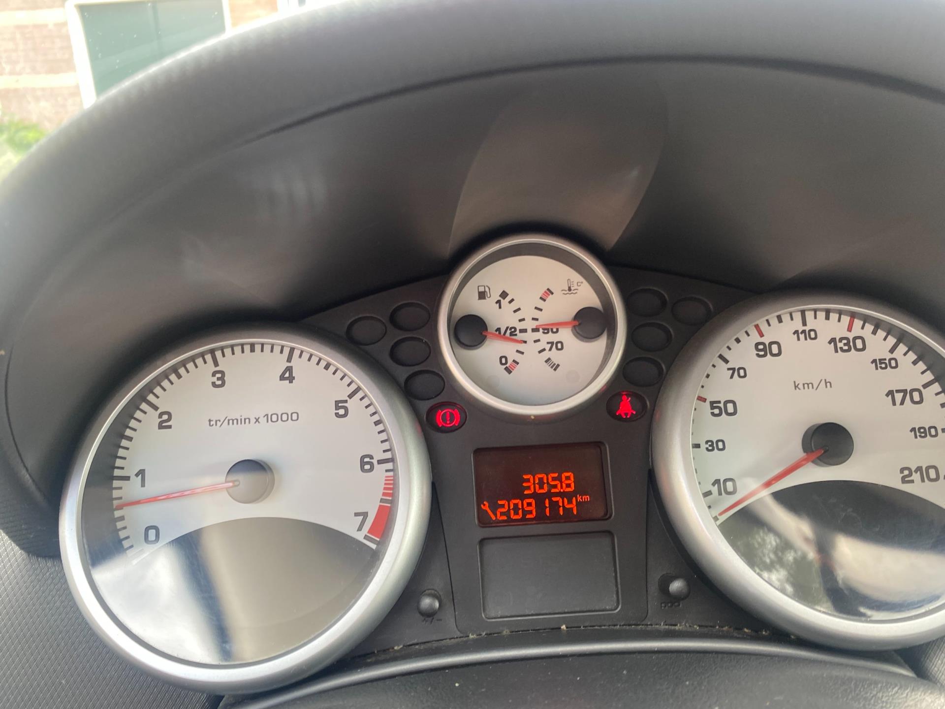 peugeot-207-image10.jpg