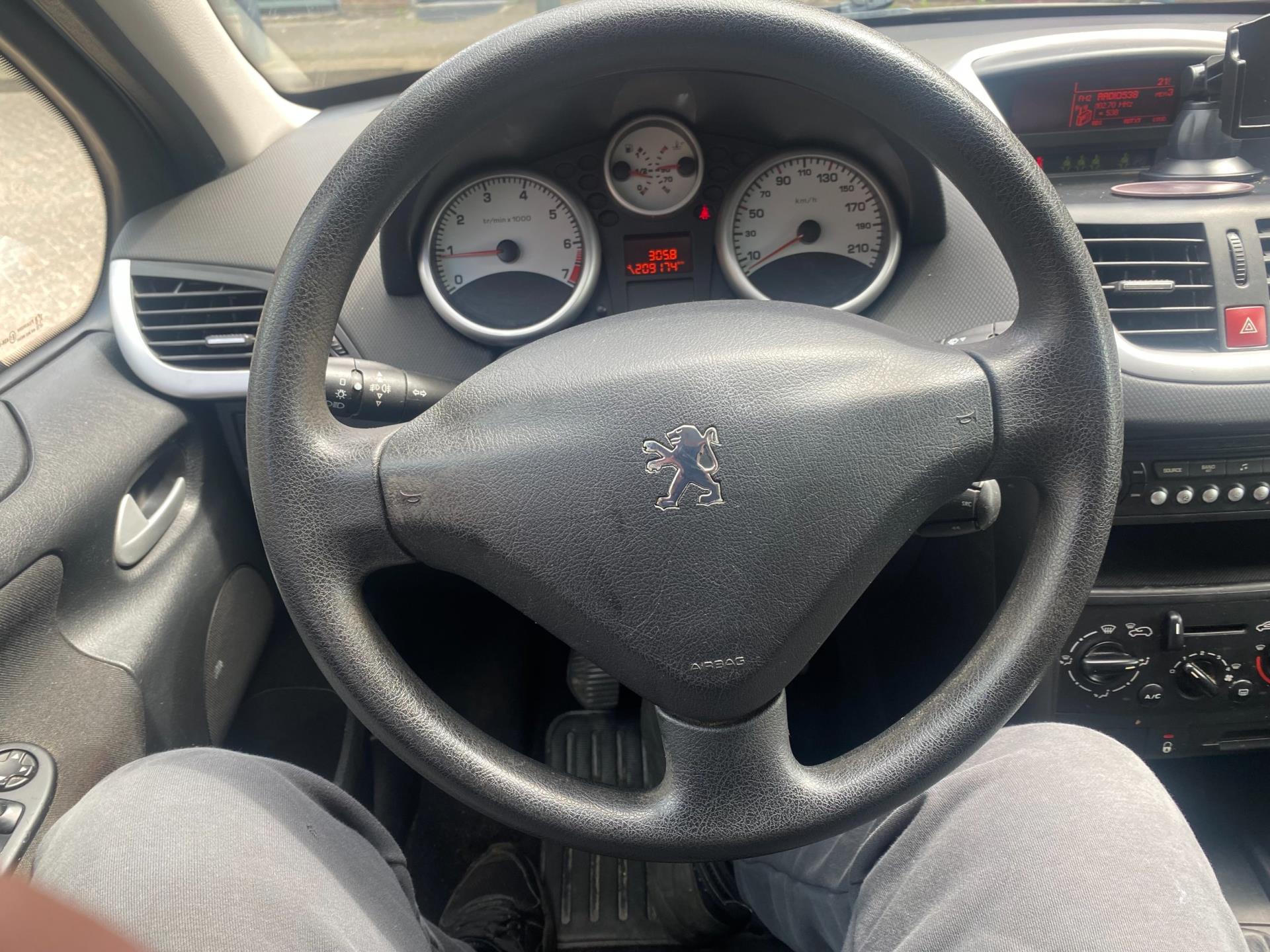 peugeot-207-image9.jpg