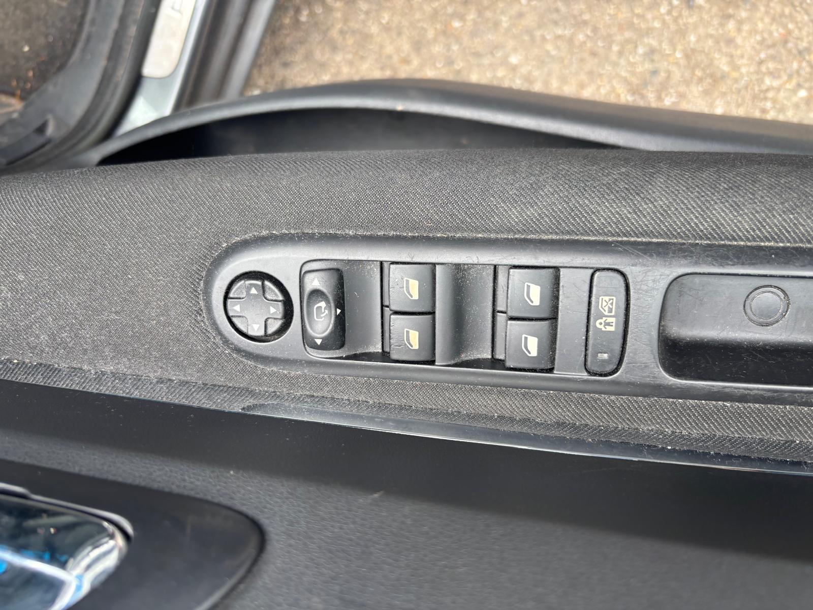 peugeot-5008-image10.jpg