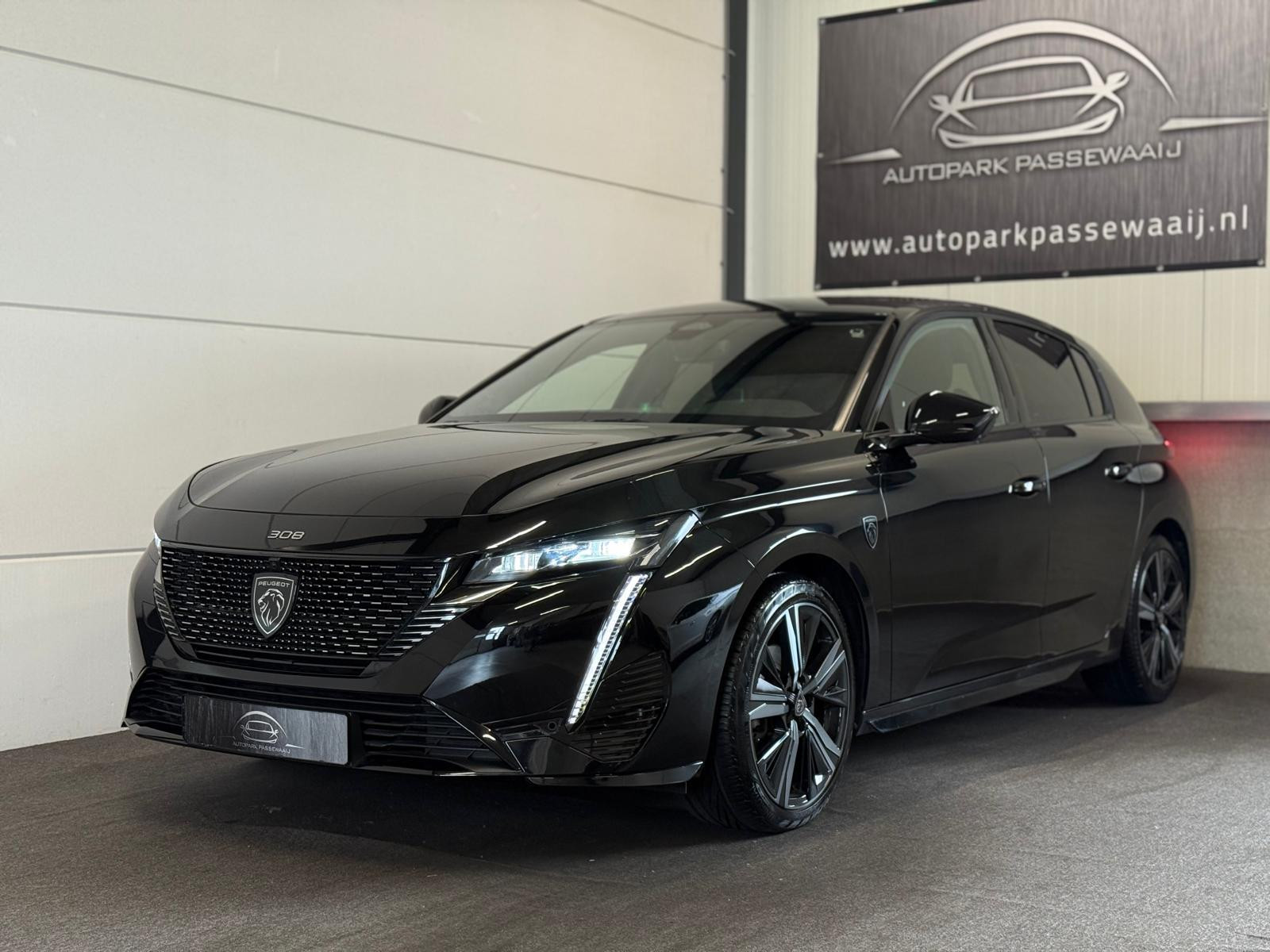 895433038/peugeot-308-image1.jpg