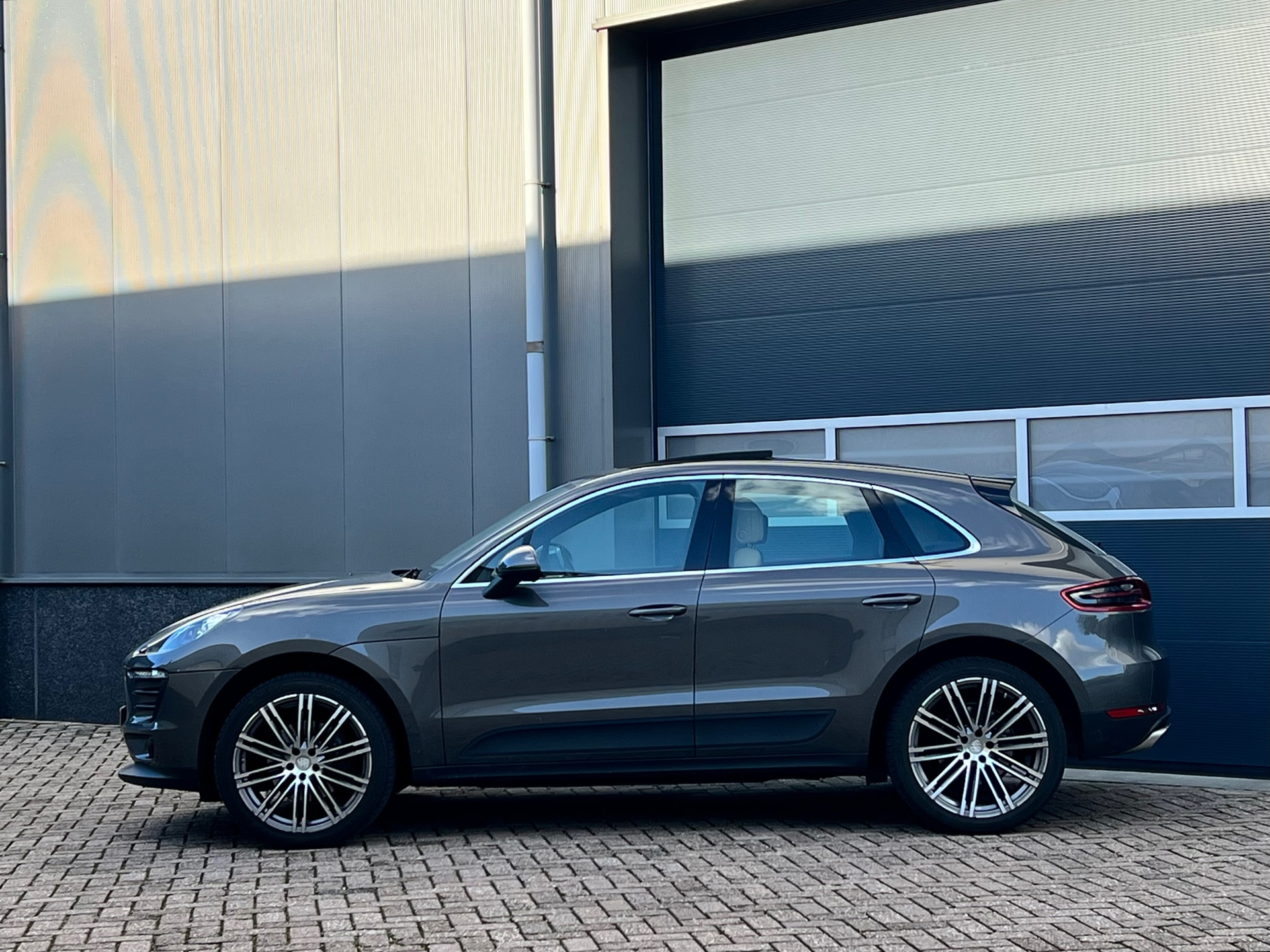 porsche-macan-image2.jpg