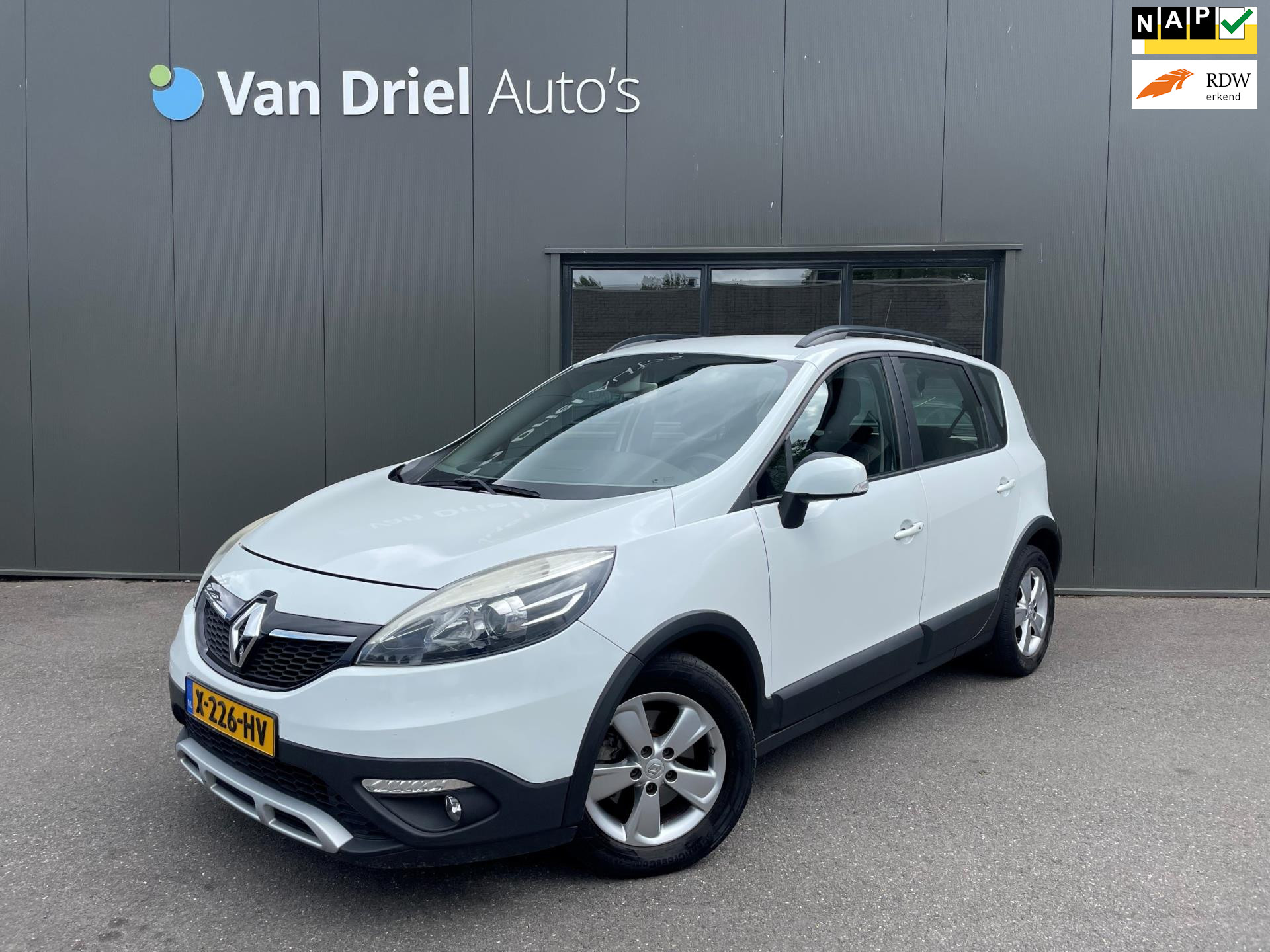 901002858/renault-scenic-xmod-image1.jpg