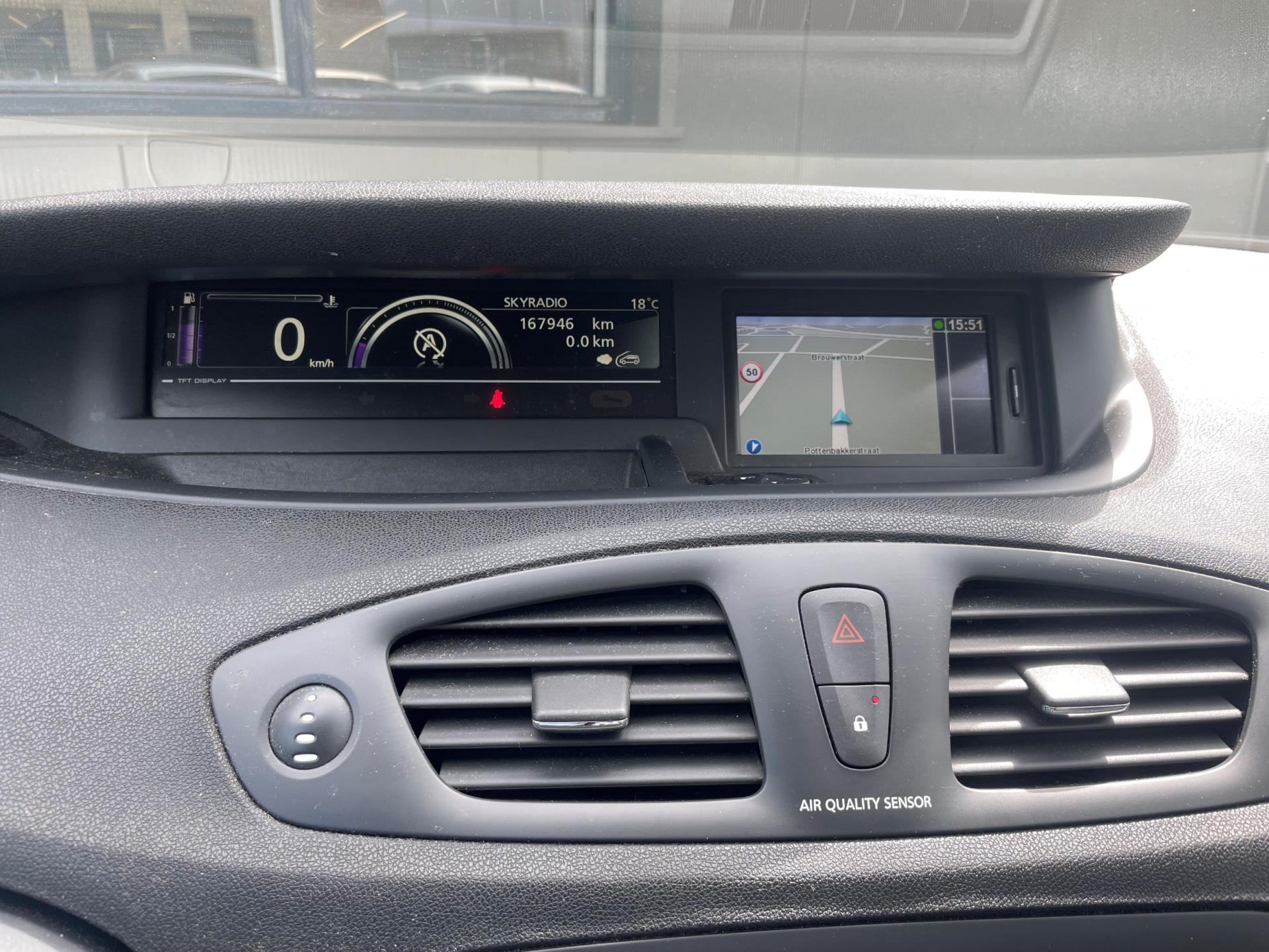 renault-scenic-xmod-image10.jpg