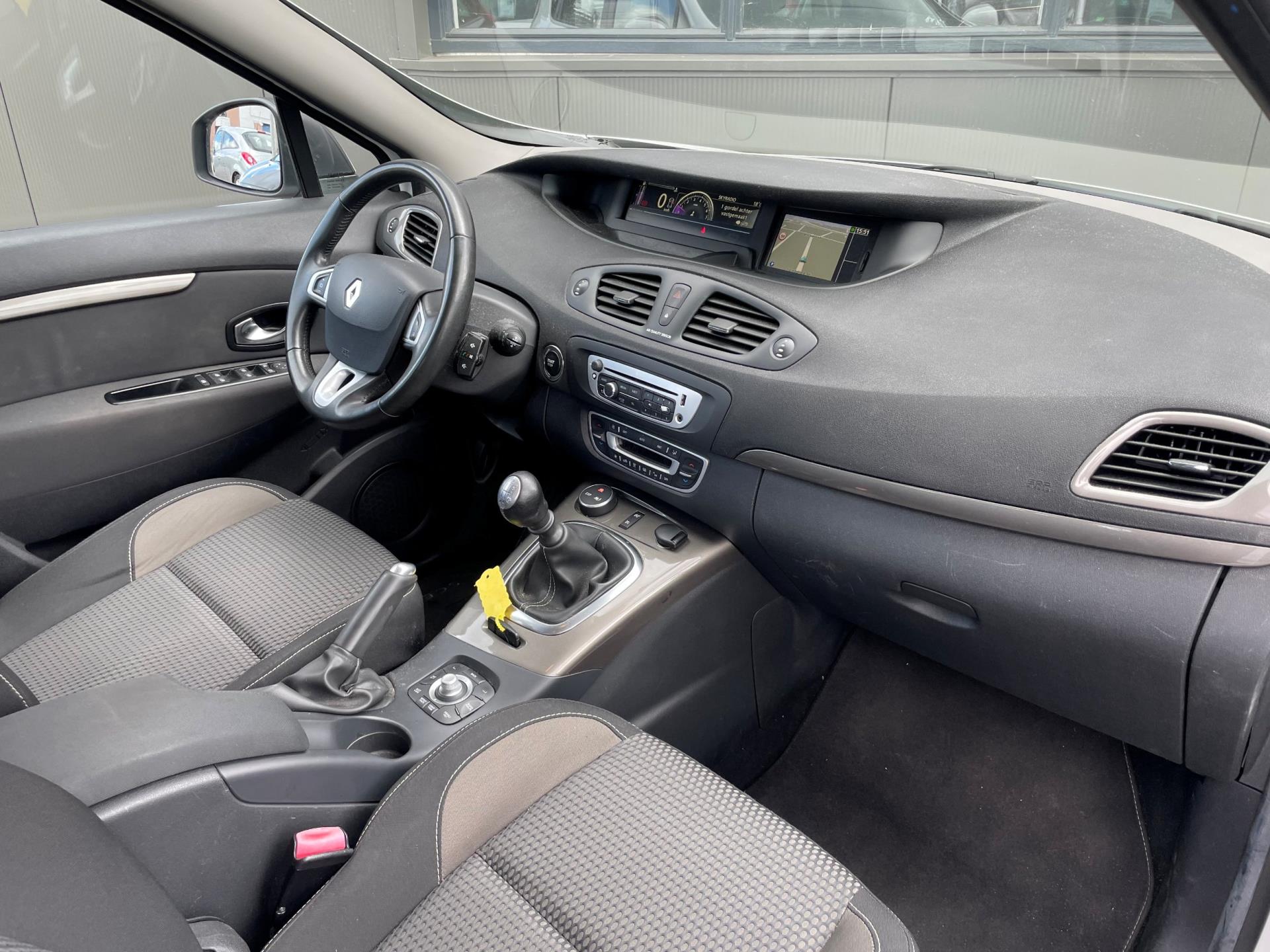 renault-scenic-xmod-image6.jpg