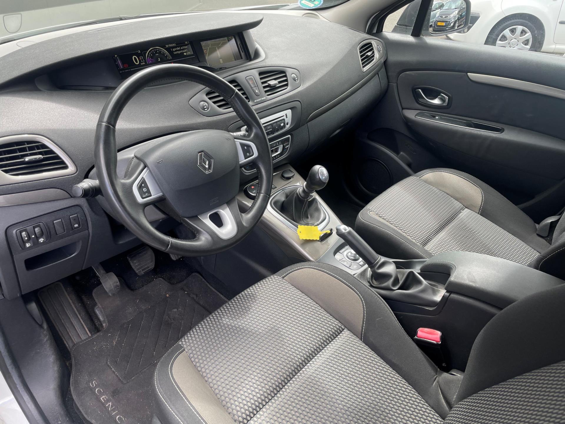 renault-scenic-xmod-image7.jpg
