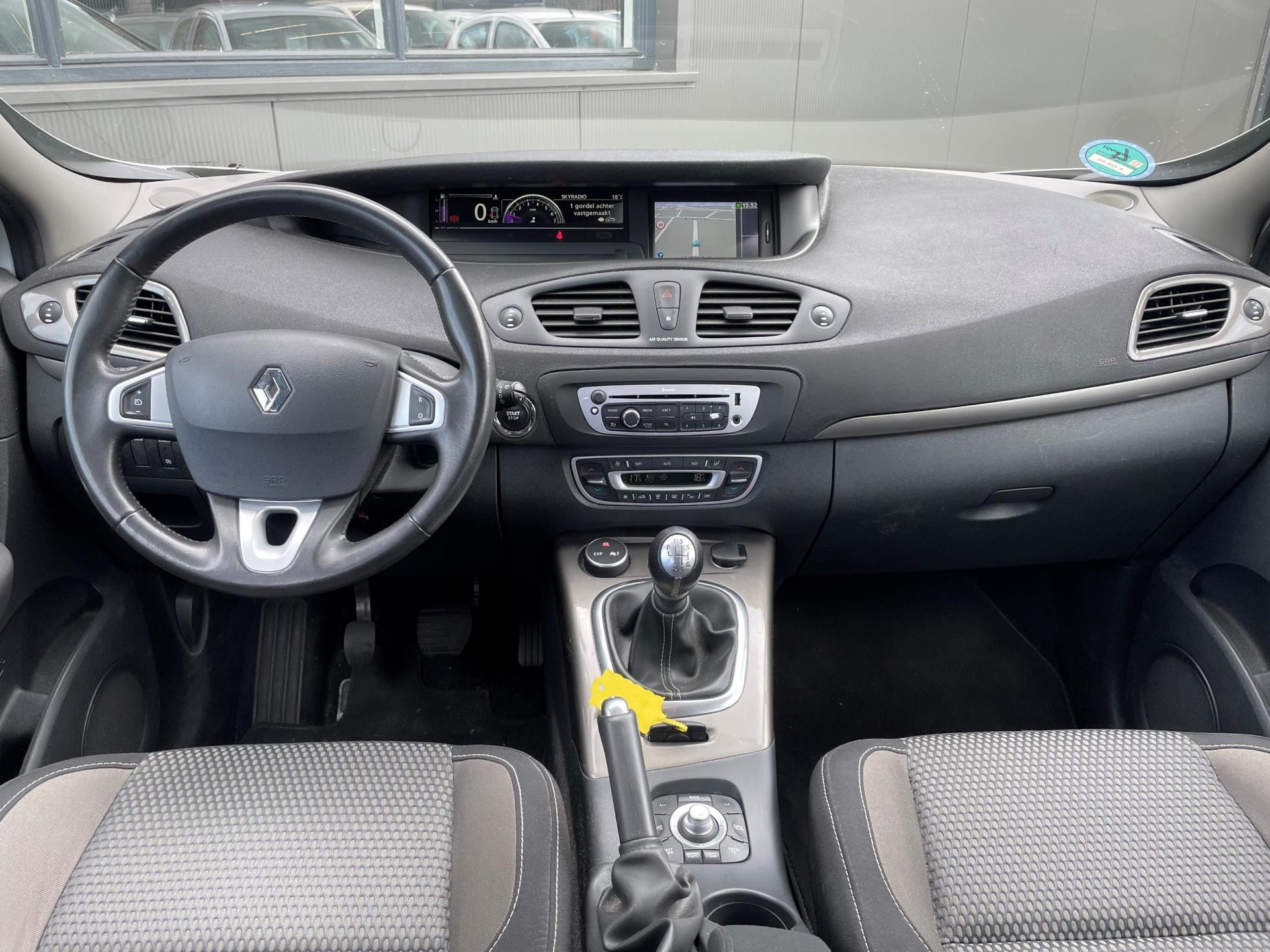 renault-scenic-xmod-image8.jpg