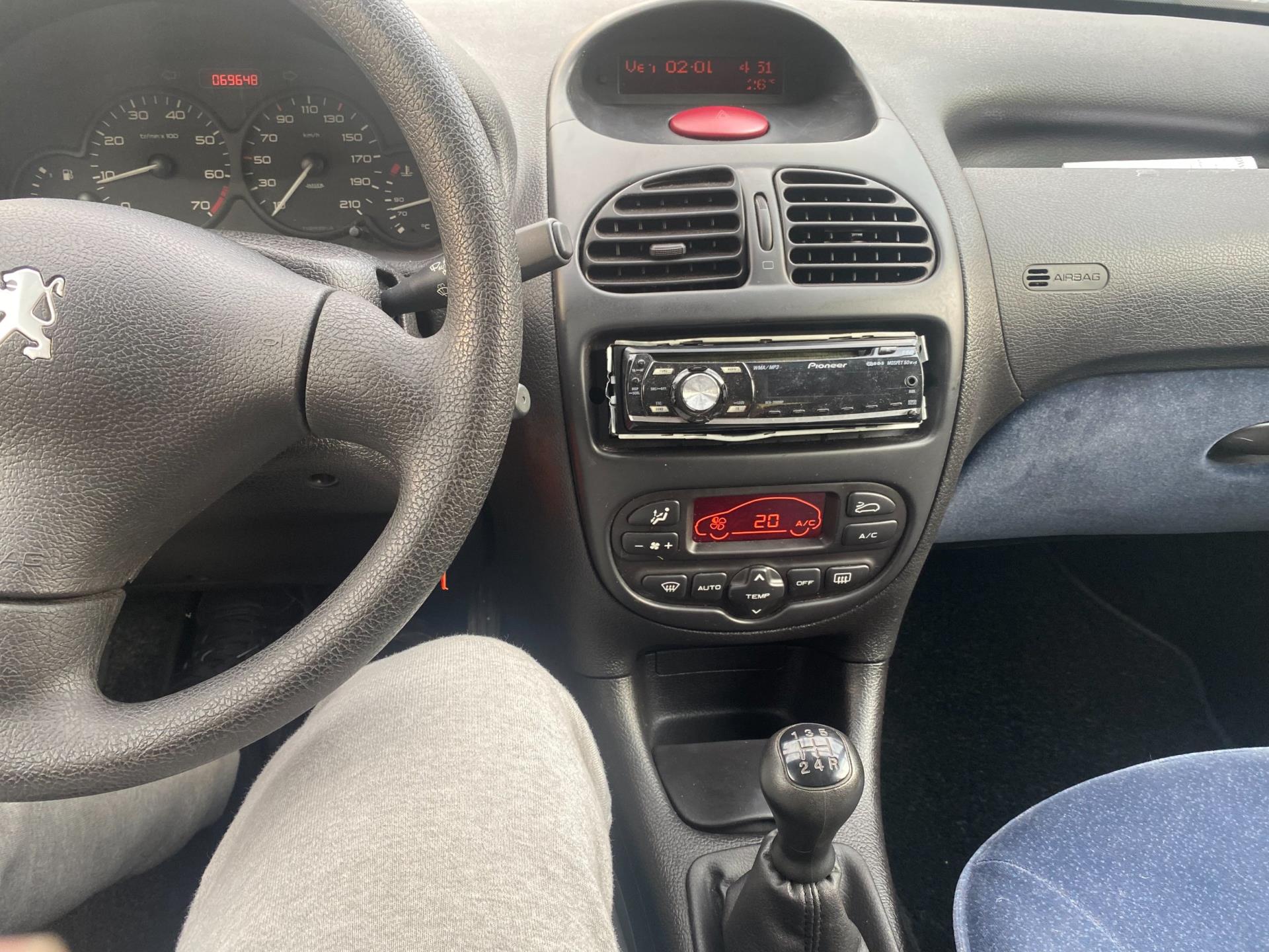 peugeot-206-image10.jpg