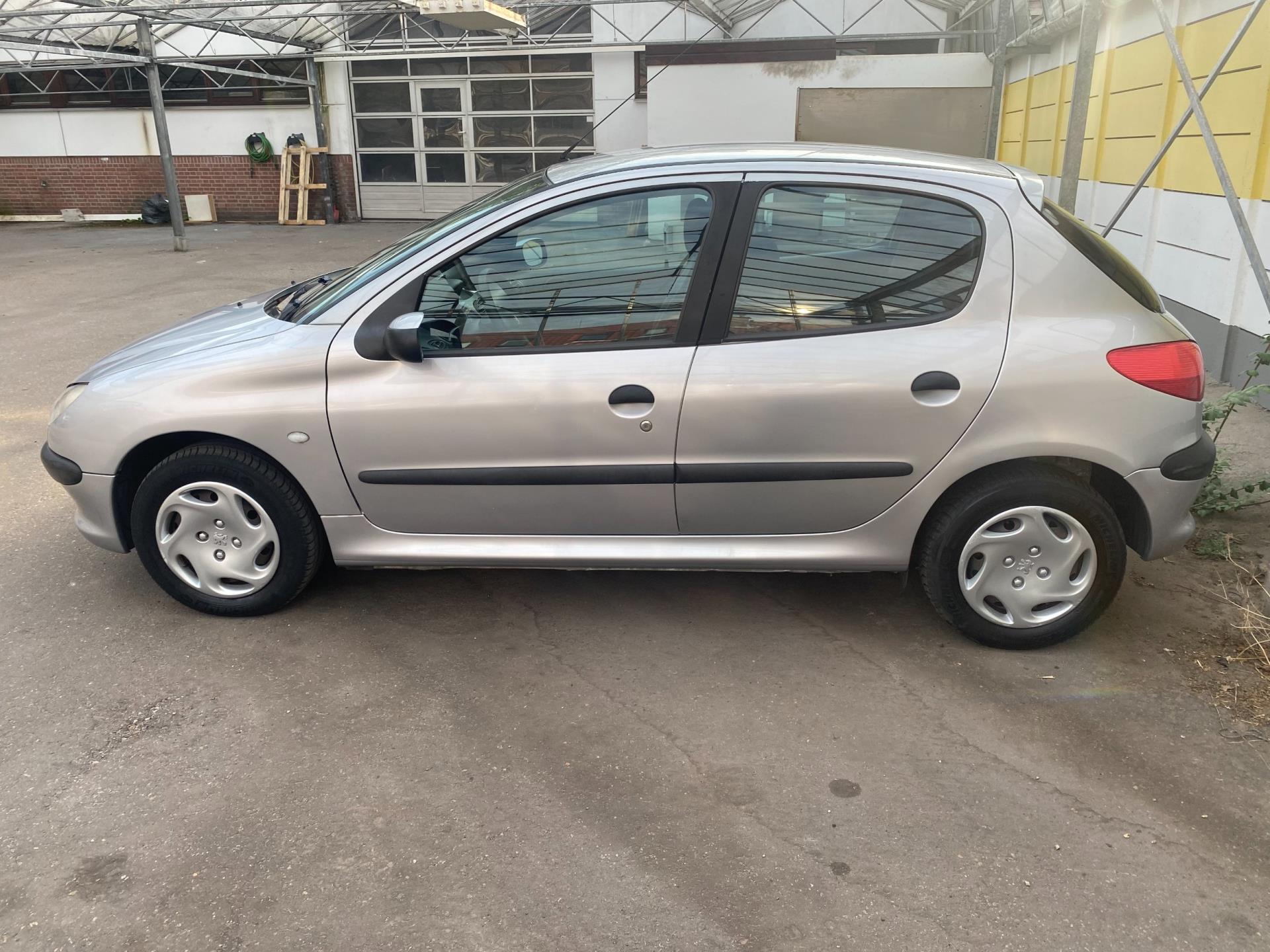 peugeot-206-image4.jpg