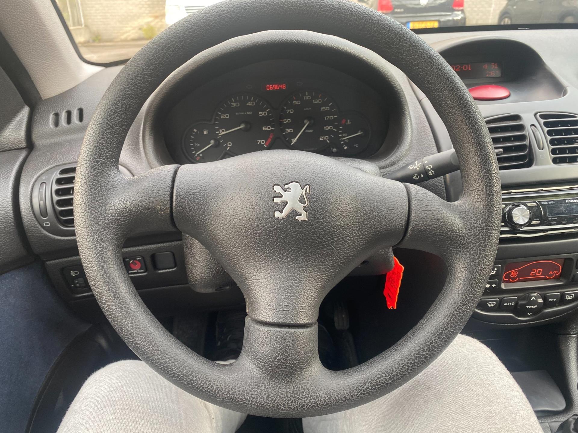 peugeot-206-image8.jpg