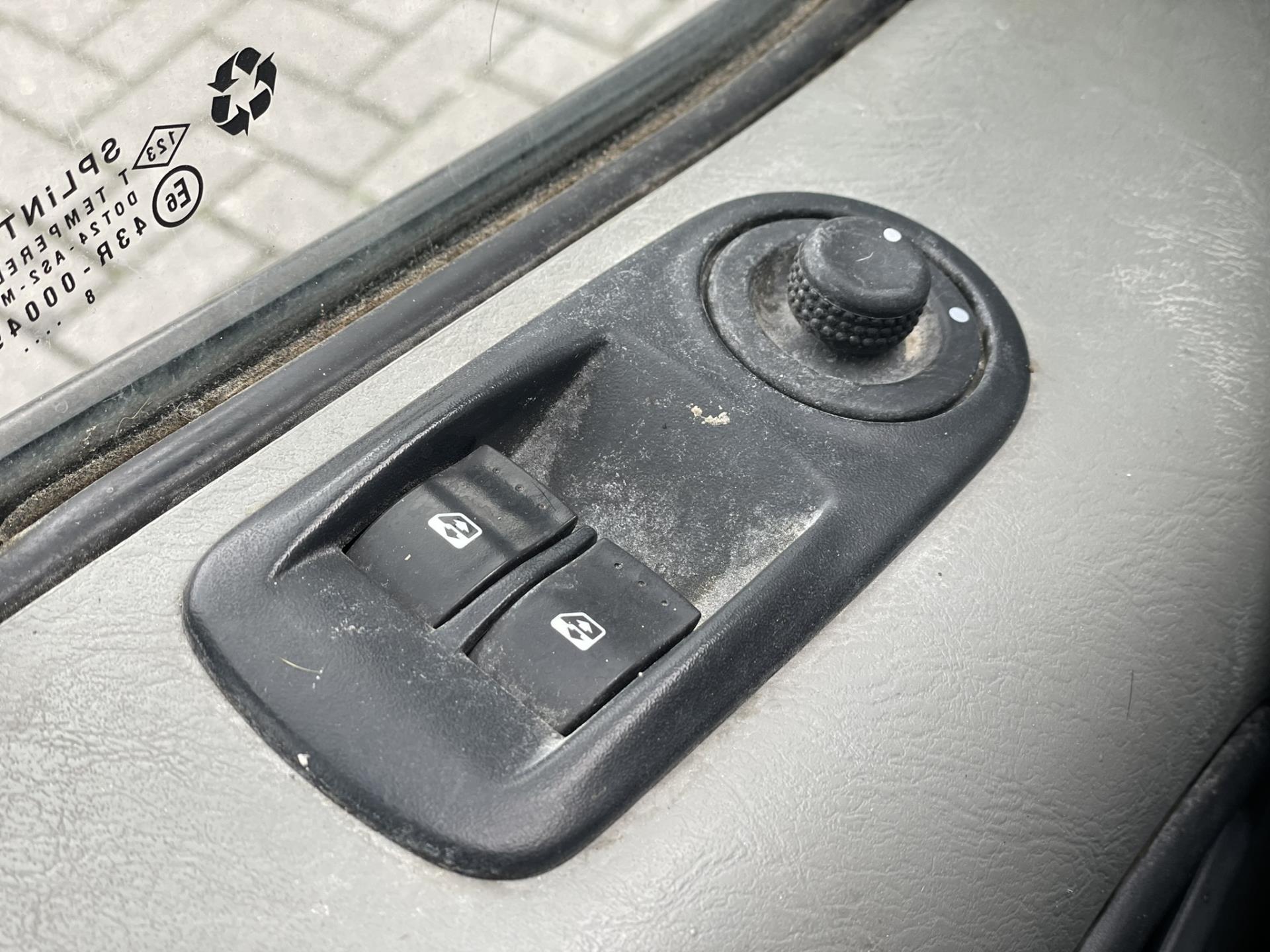opel-vivaro-image10.jpg