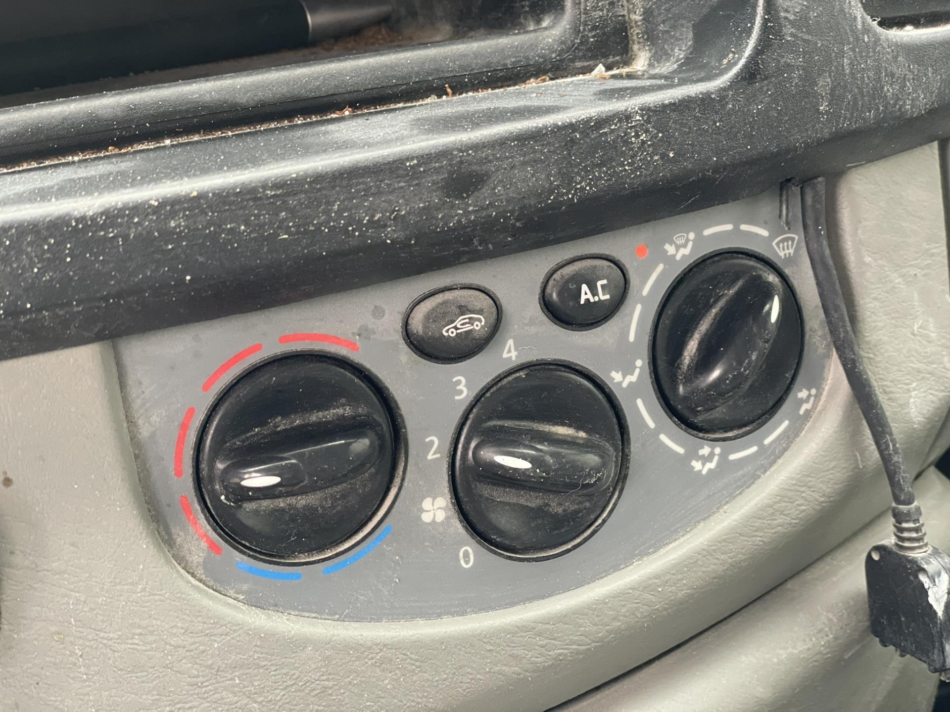 opel-vivaro-image8.jpg