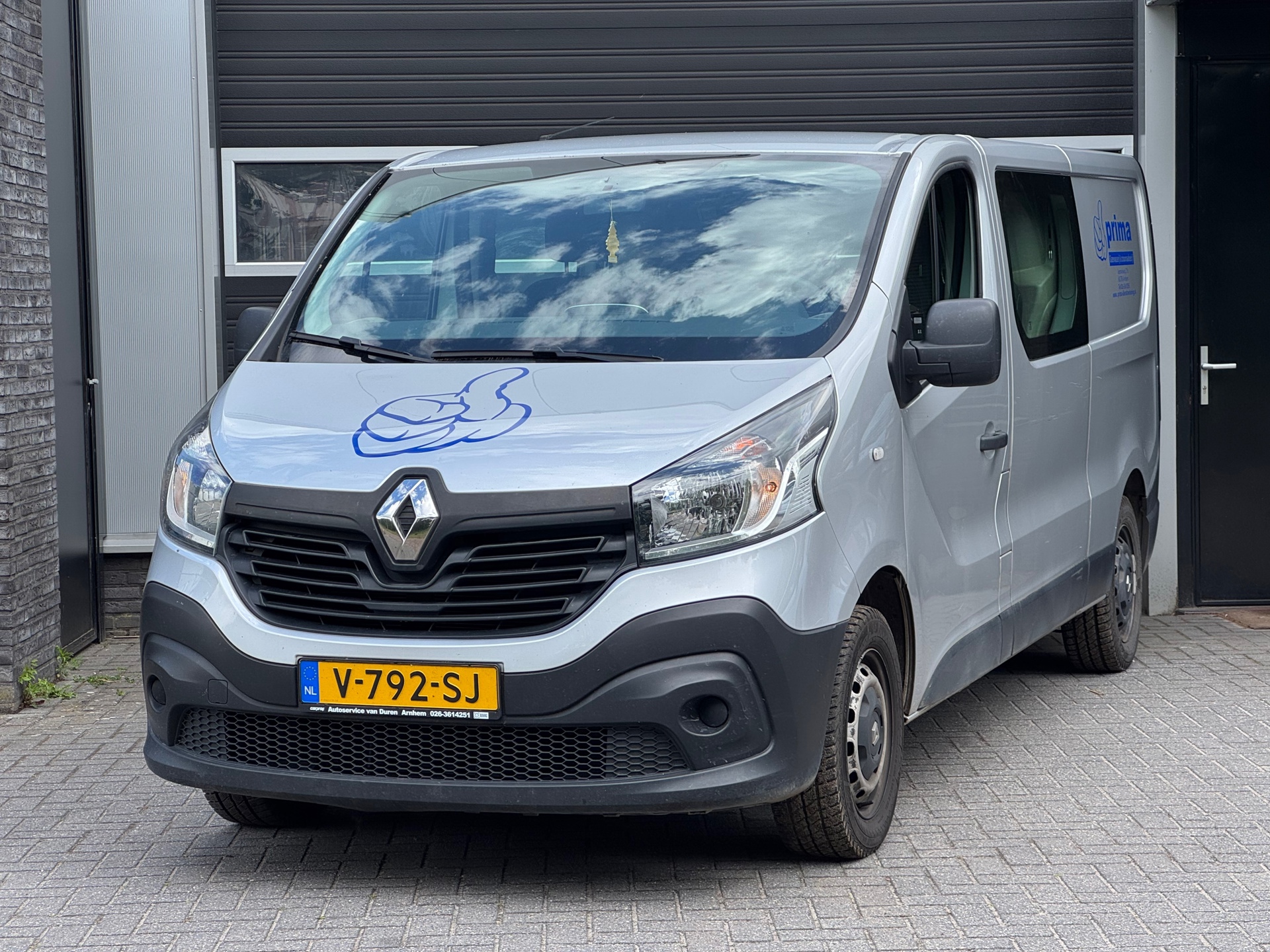 913163275/renault-trafic-image1.jpg