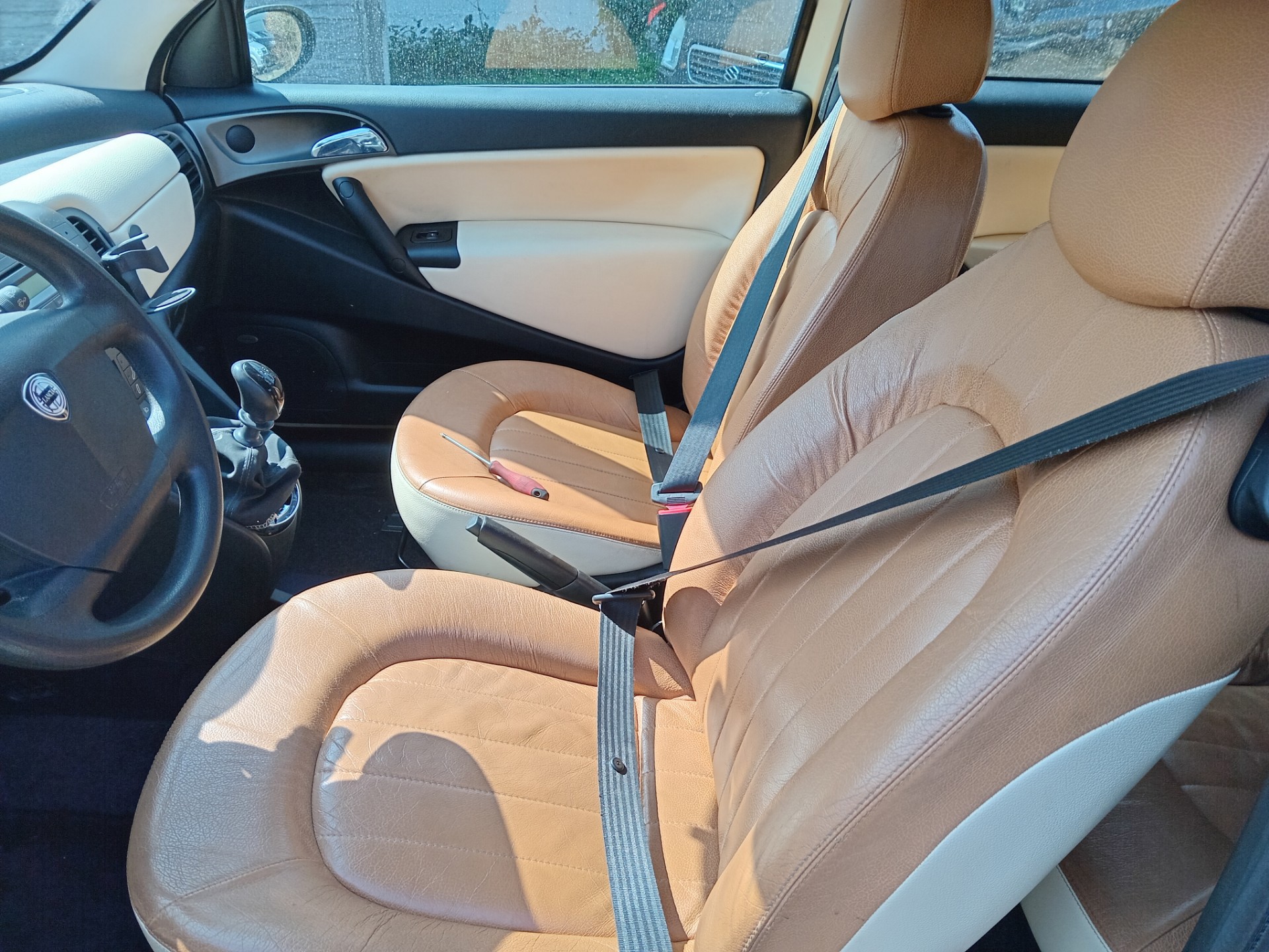 lancia-ypsilon-image10.jpg