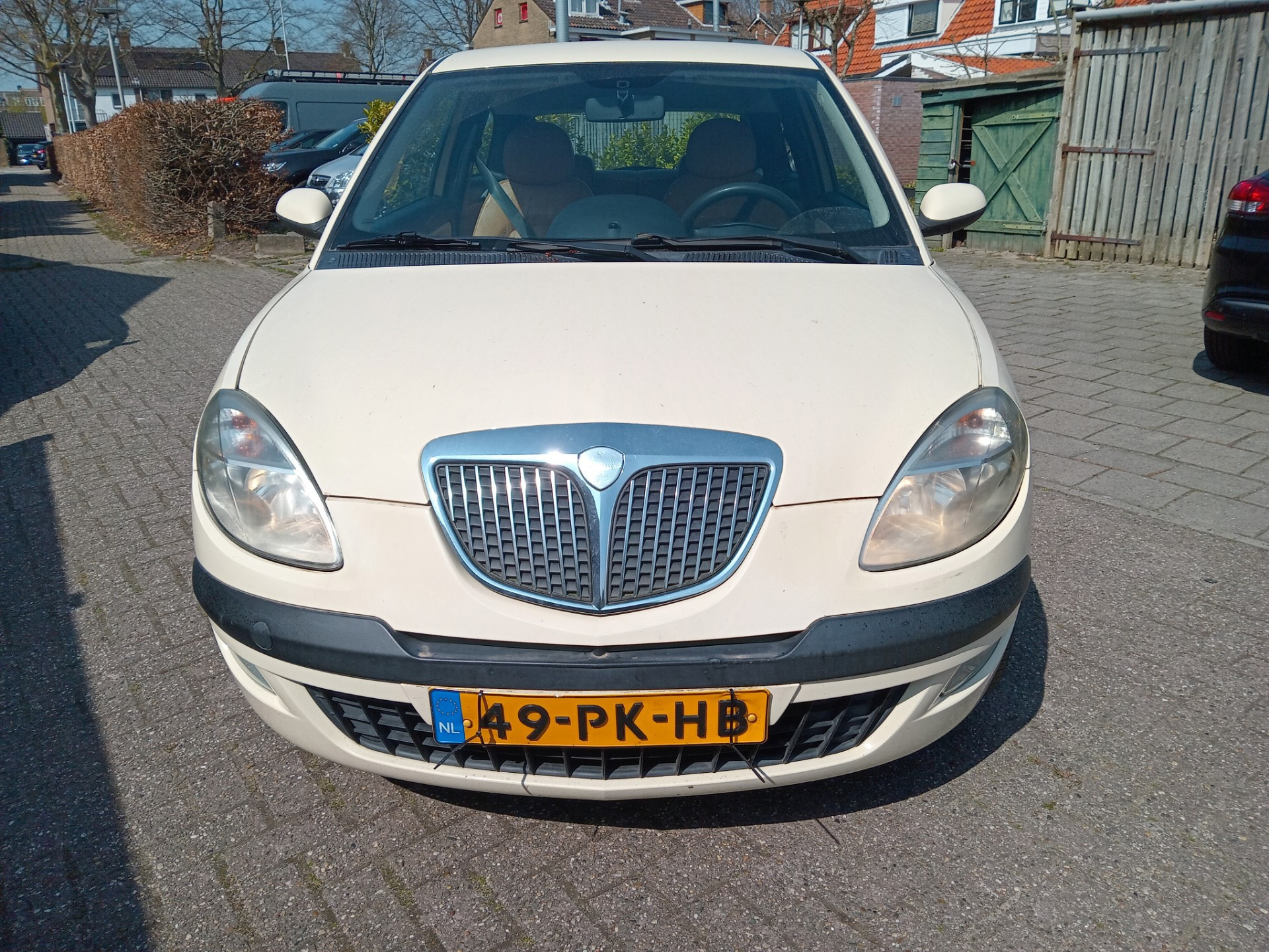 lancia-ypsilon-image2.jpg