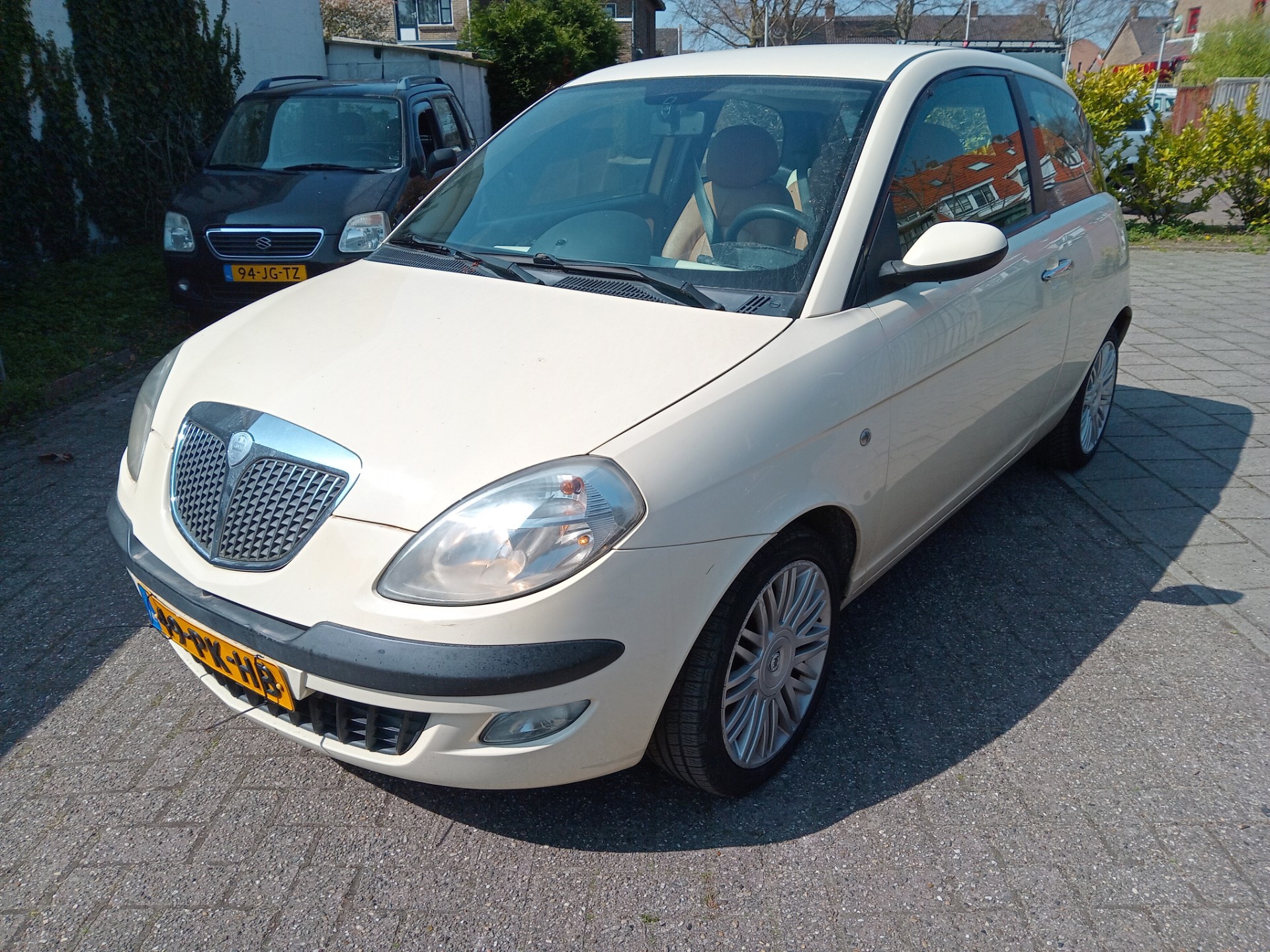 lancia-ypsilon-image3.jpg