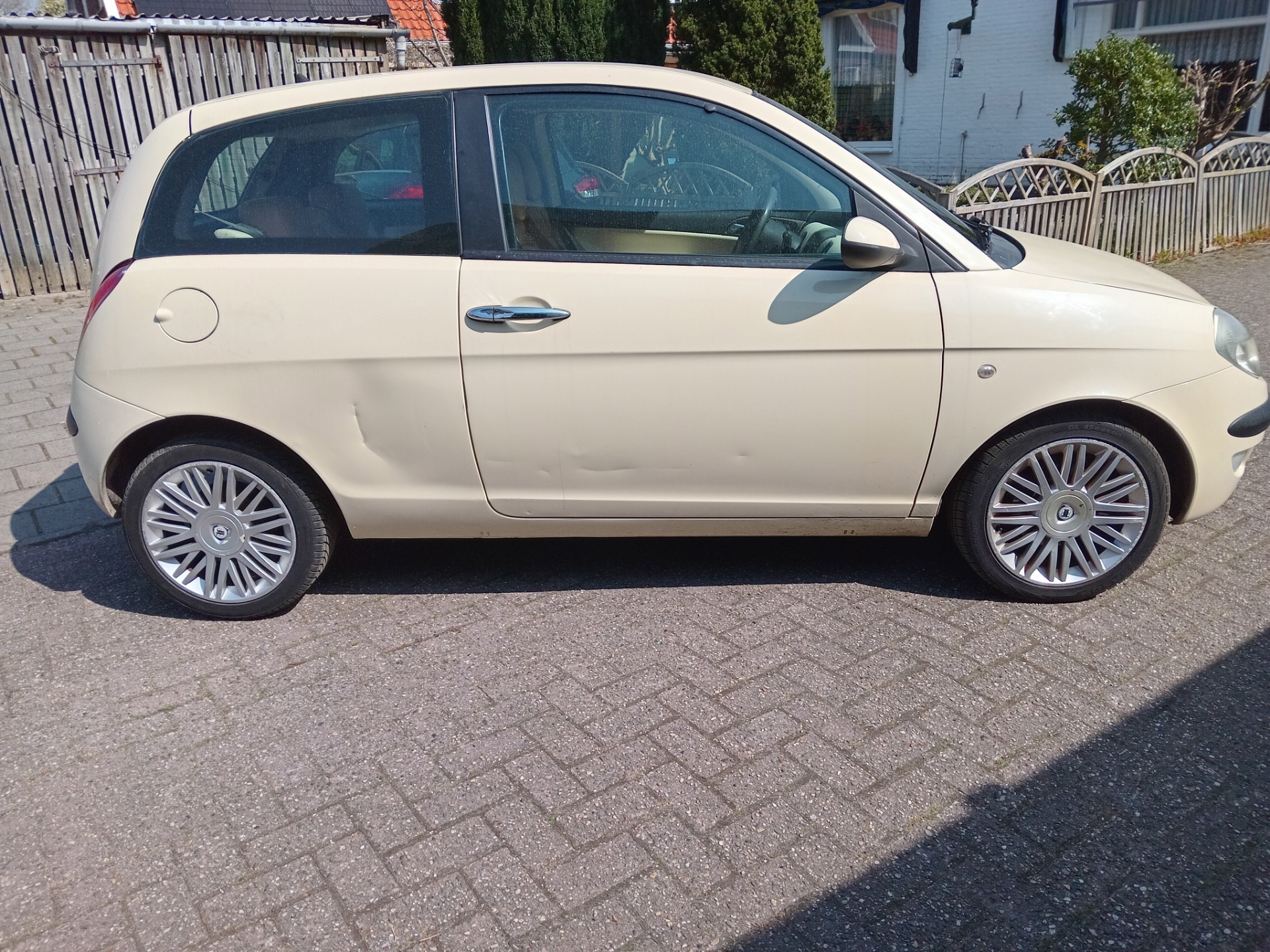 lancia-ypsilon-image7.jpg