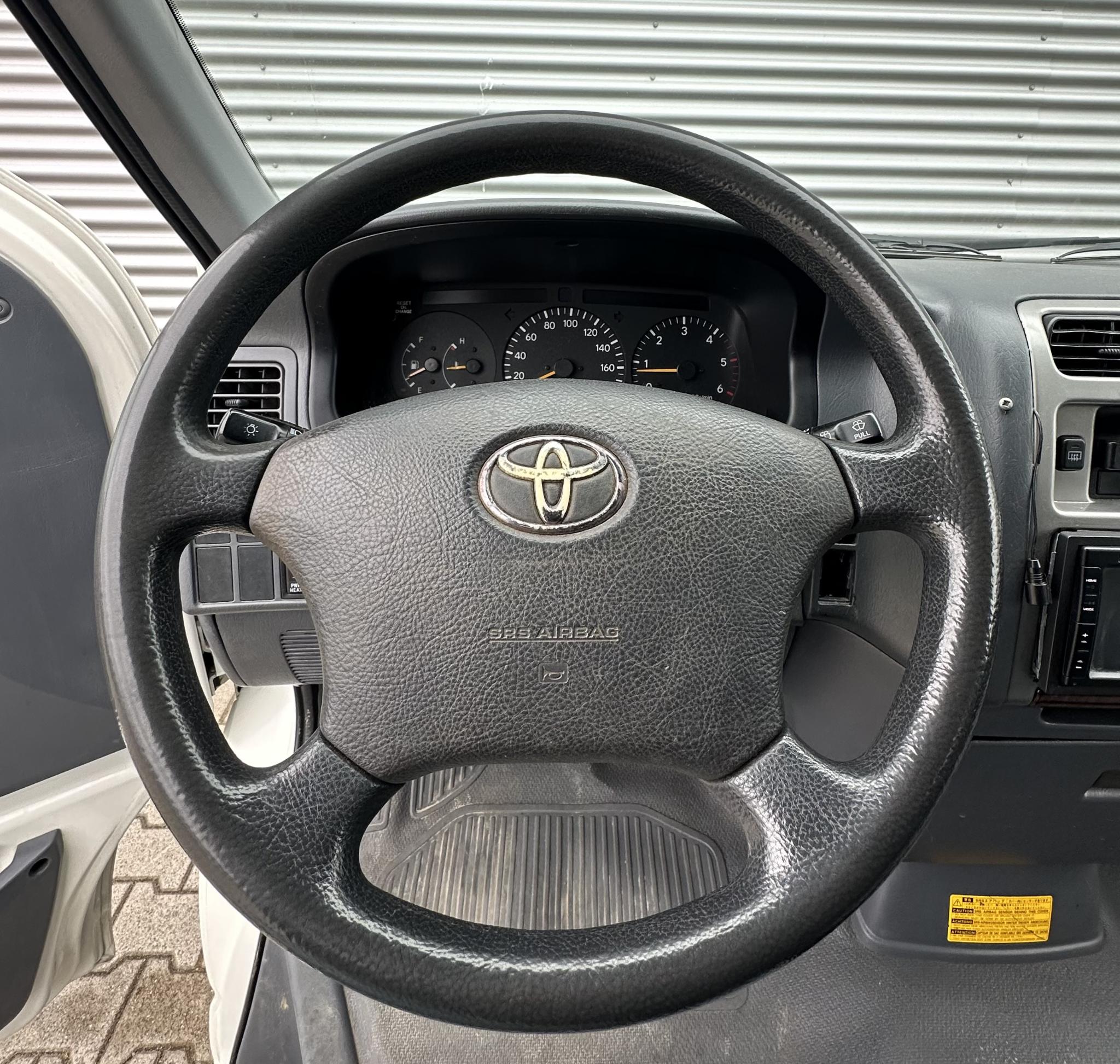 toyota-hiace-image10.jpg
