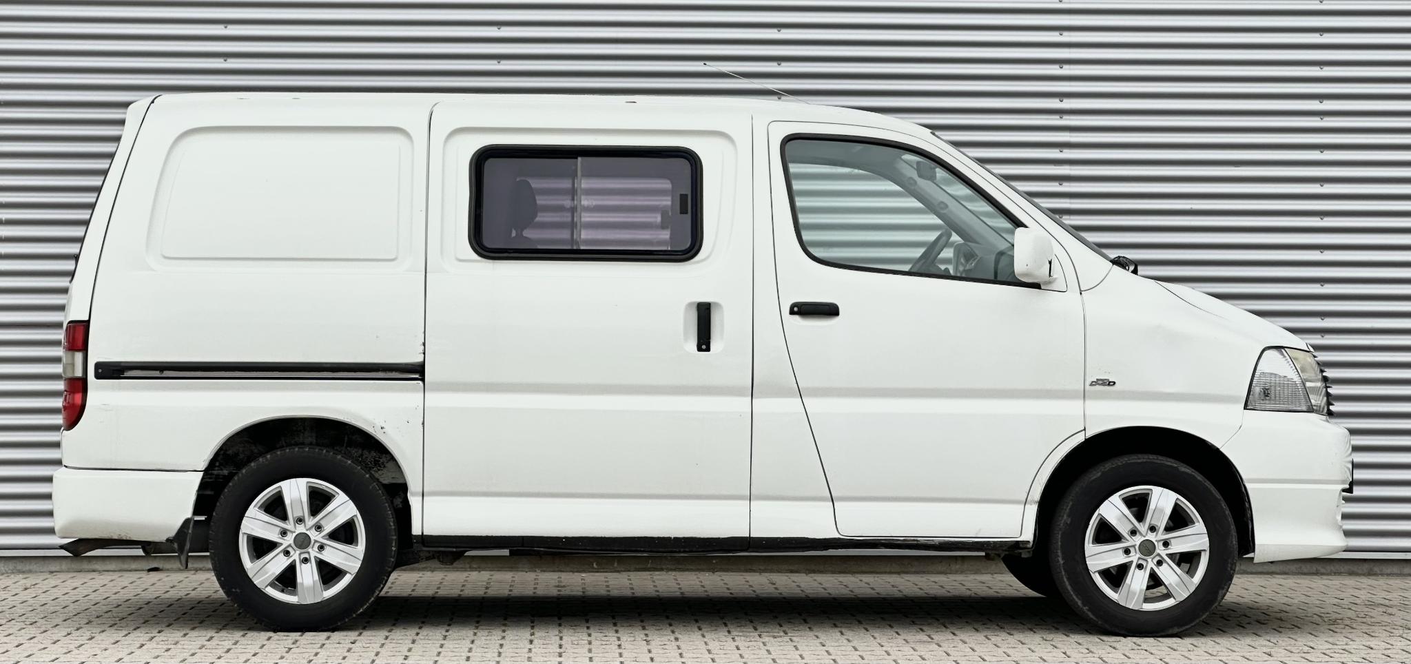 toyota-hiace-image3.jpg