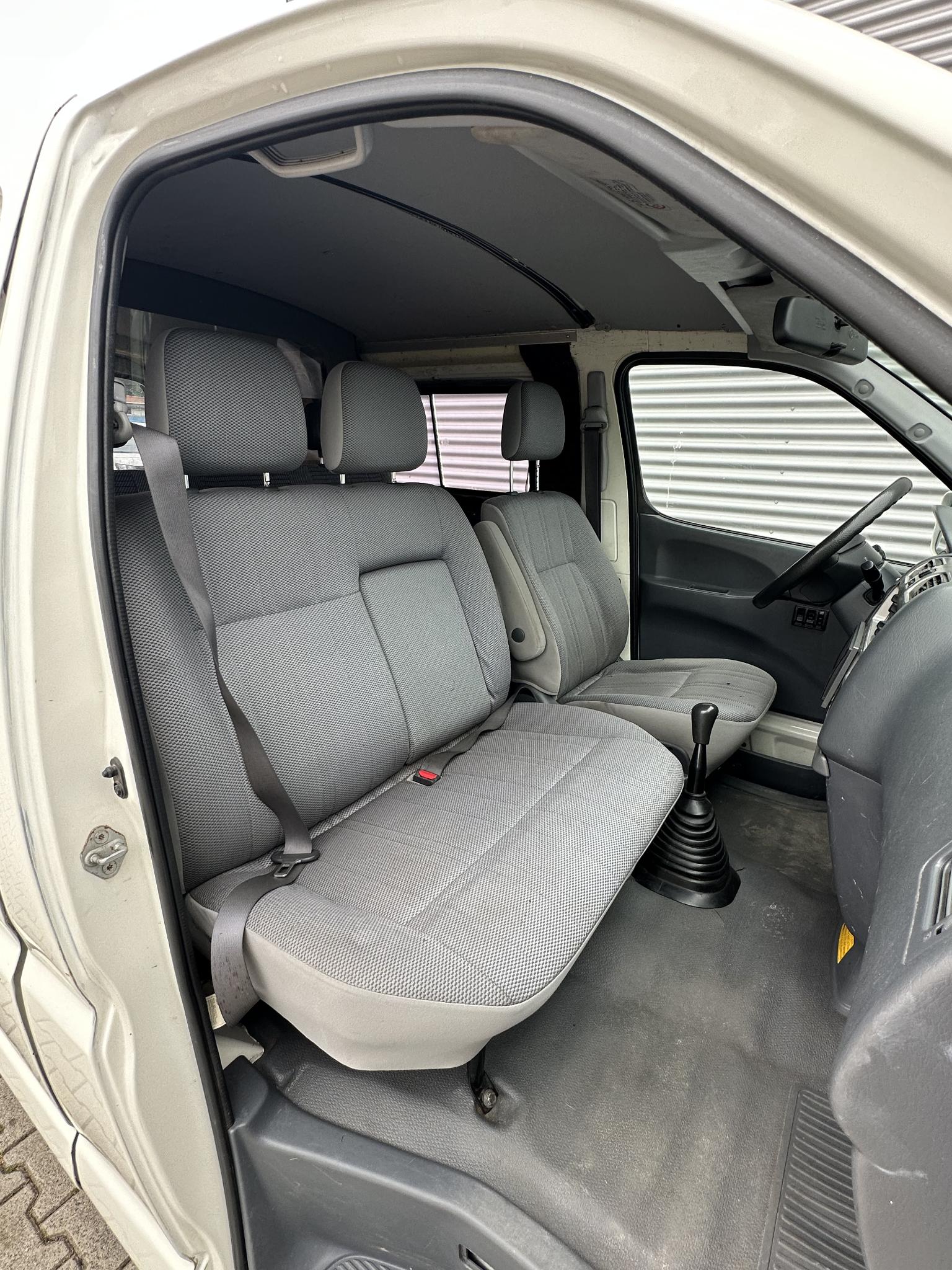 toyota-hiace-image4.jpg