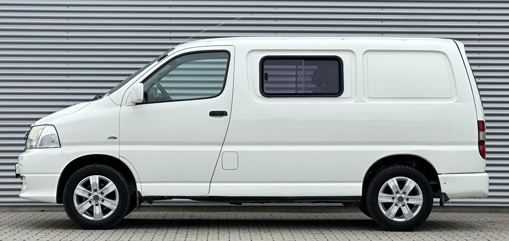 toyota-hiace-image5.jpg