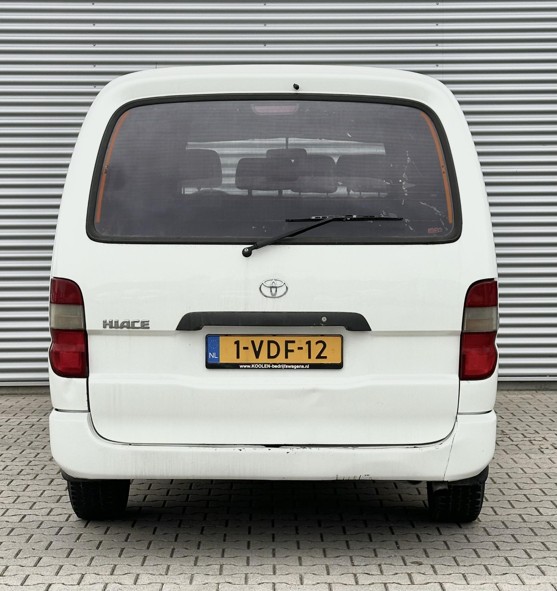 toyota-hiace-image9.jpg