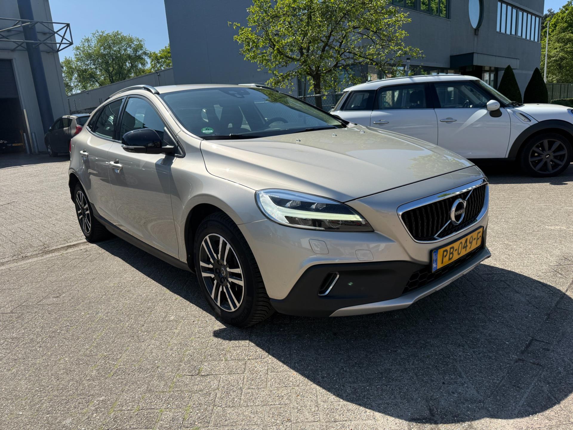 volvo-v40-image2.jpg