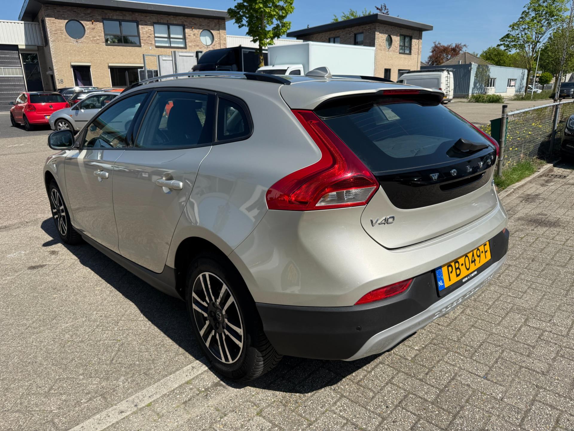 volvo-v40-image4.jpg