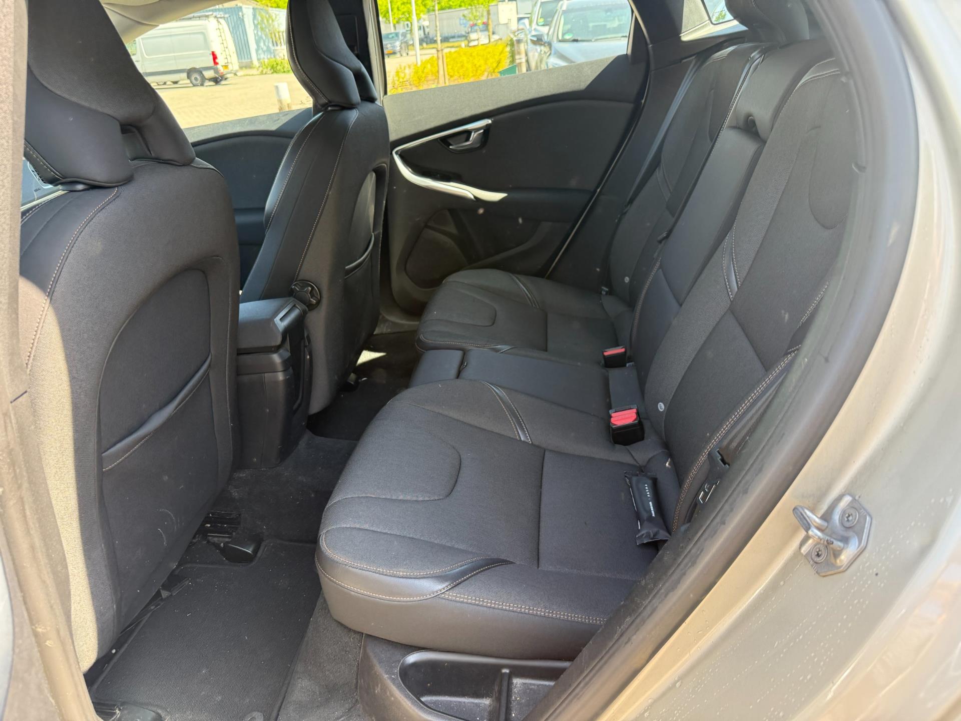 volvo-v40-image8.jpg