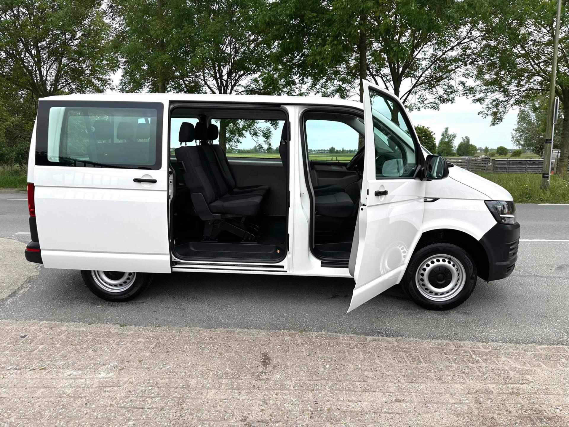 volkswagen-transporter-kombi-image2.jpg