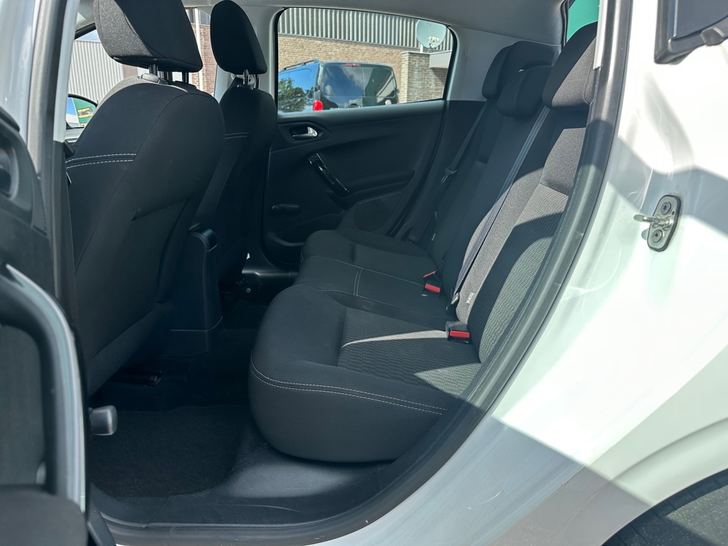 peugeot-208-image10.jpg