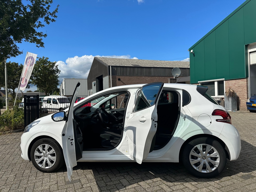 peugeot-208-image6.jpg