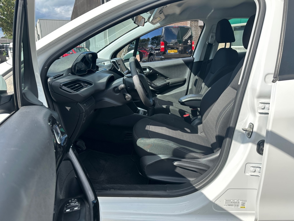 peugeot-208-image8.jpg