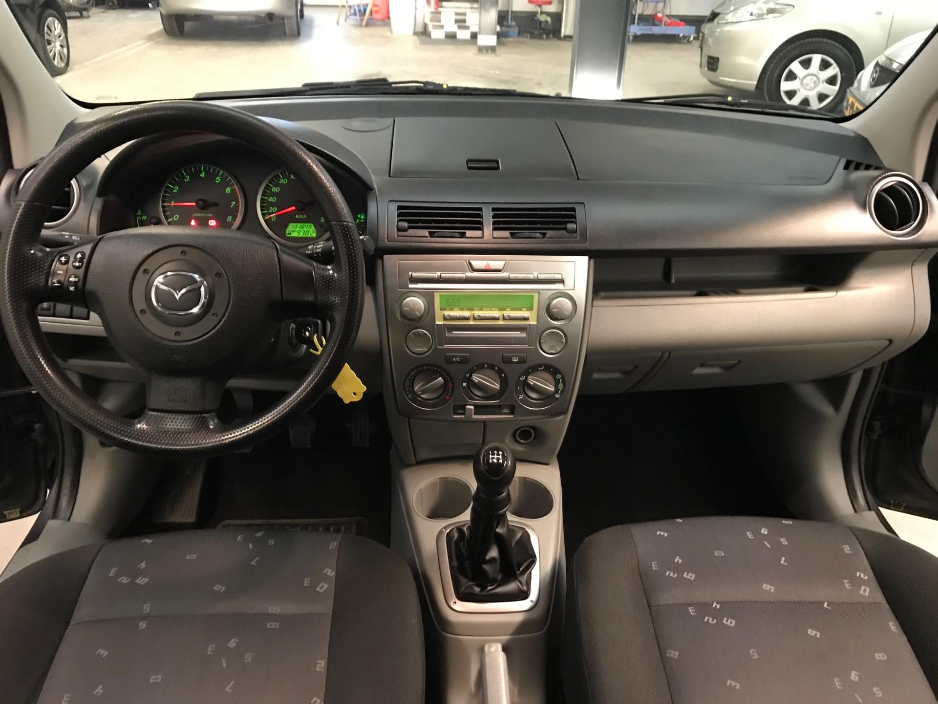 mazda-2-image6.jpg