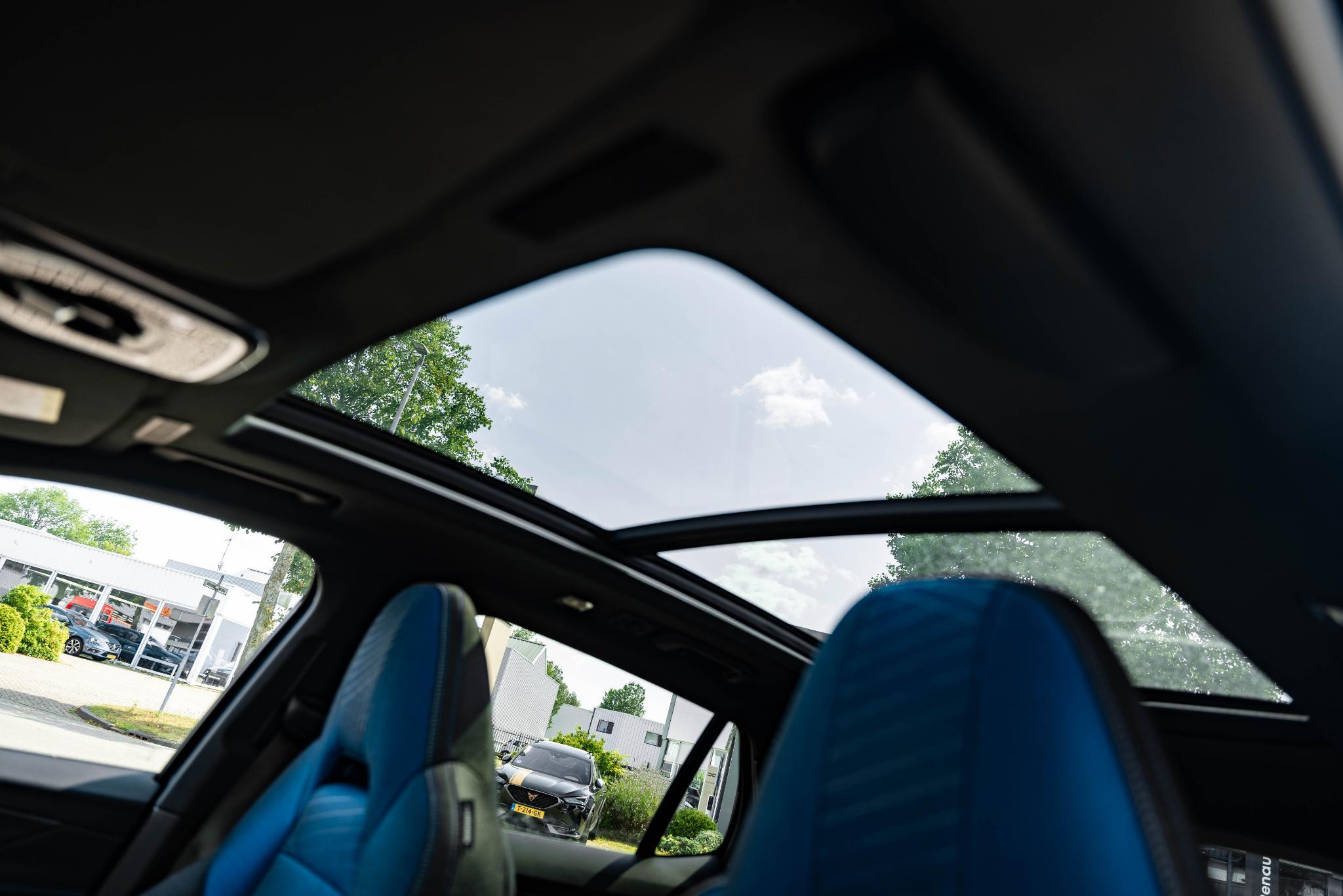lynk-&-co-01-image10.jpg