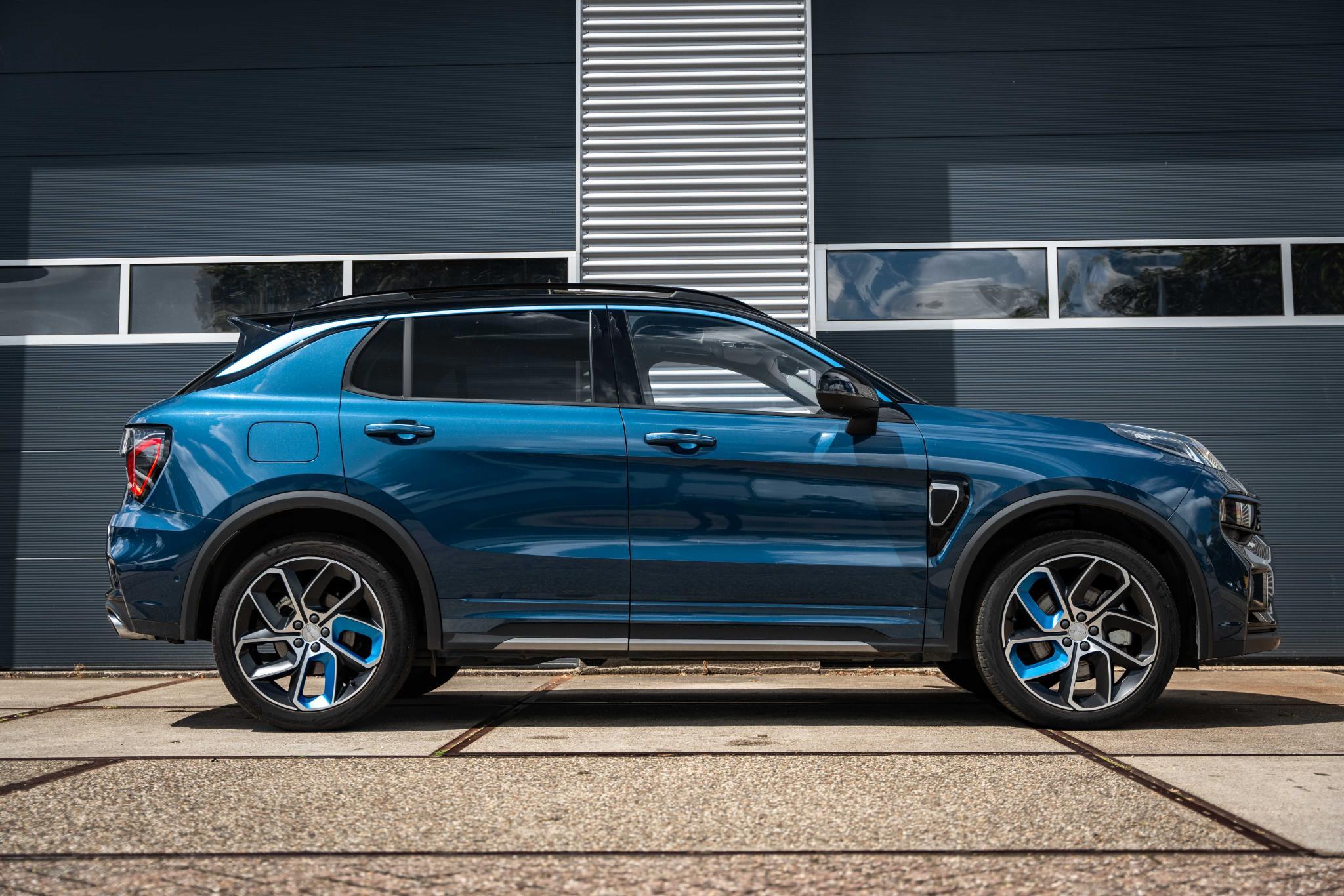 lynk-&-co-01-image3.jpg