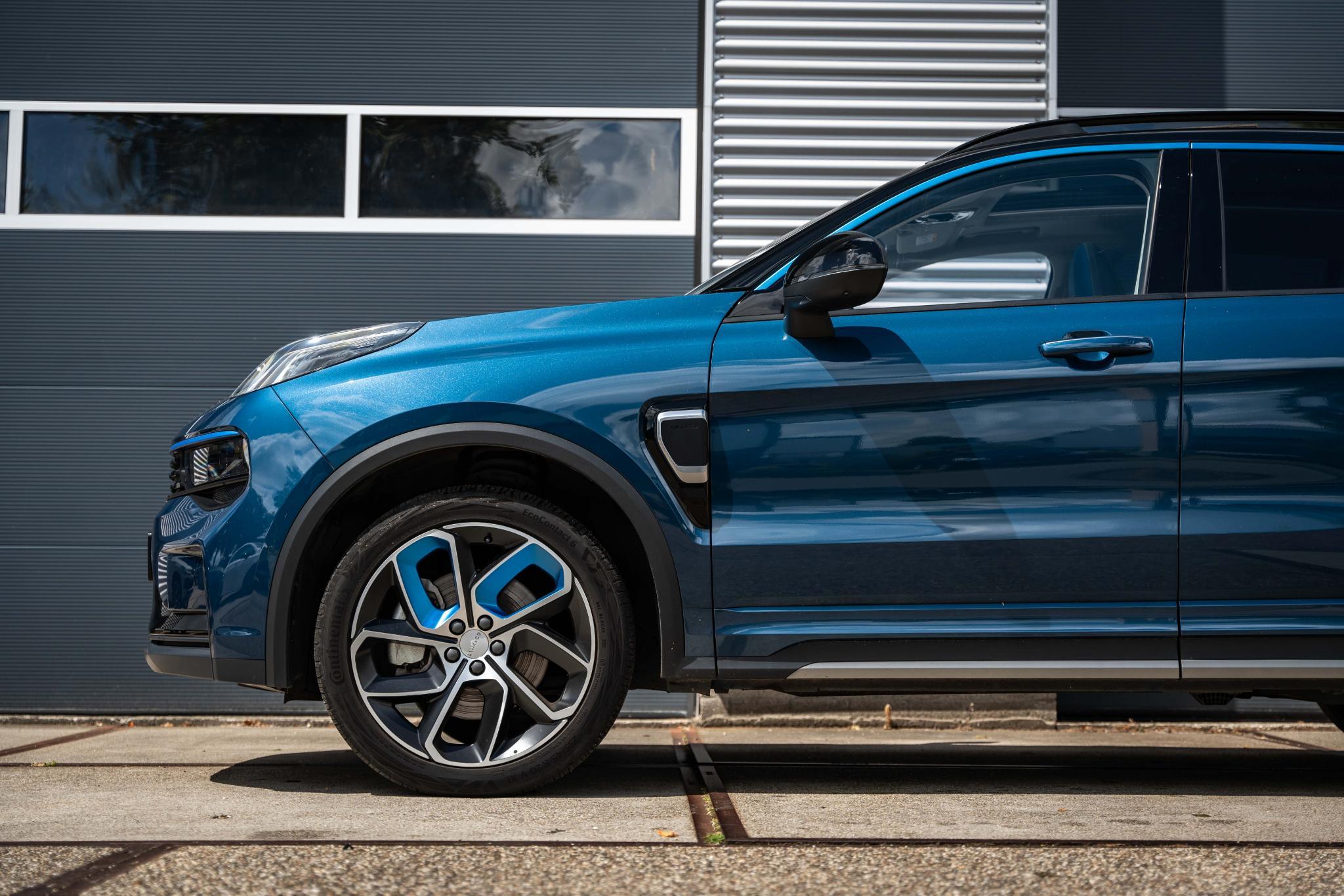 lynk-&-co-01-image5.jpg