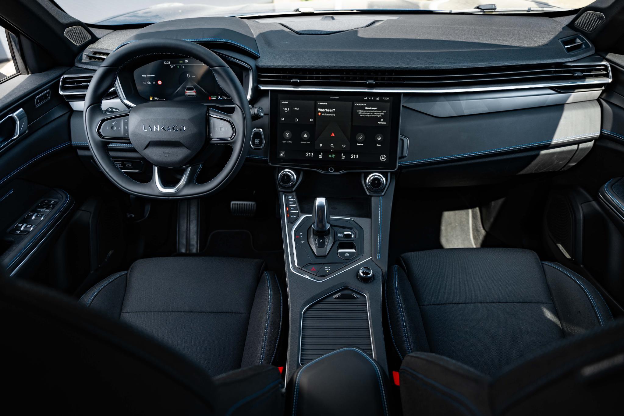 lynk-&-co-01-image9.jpg