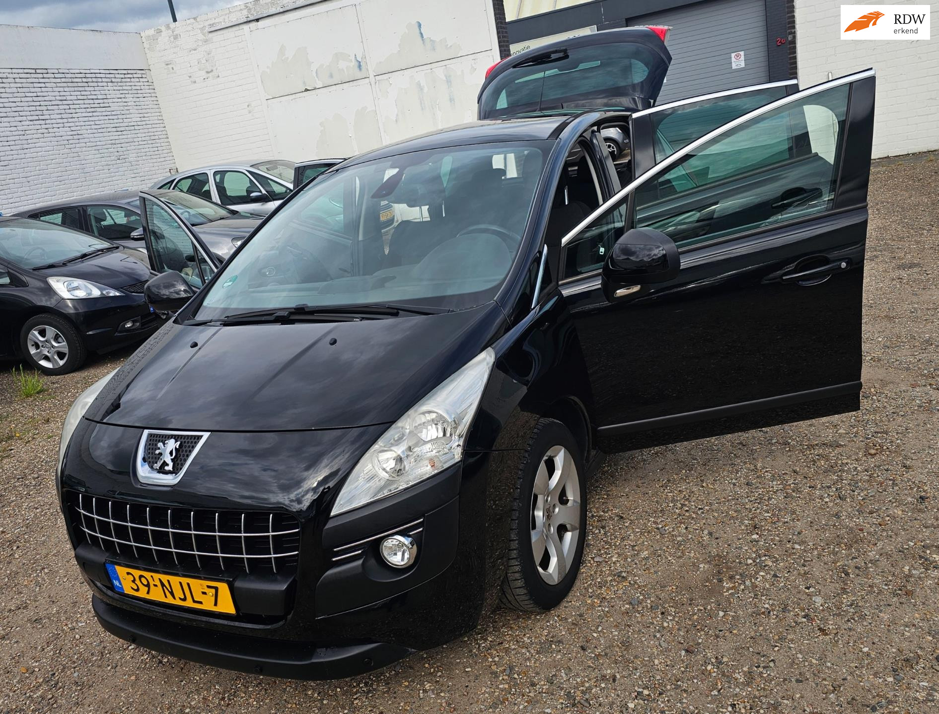 955282847/peugeot-3008-image1.jpg