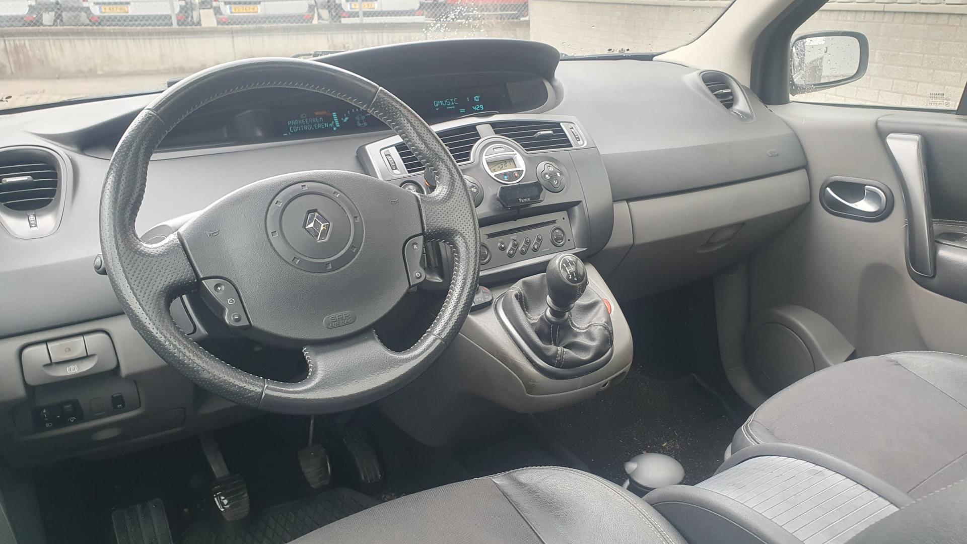 renault-scenic-image7.jpg