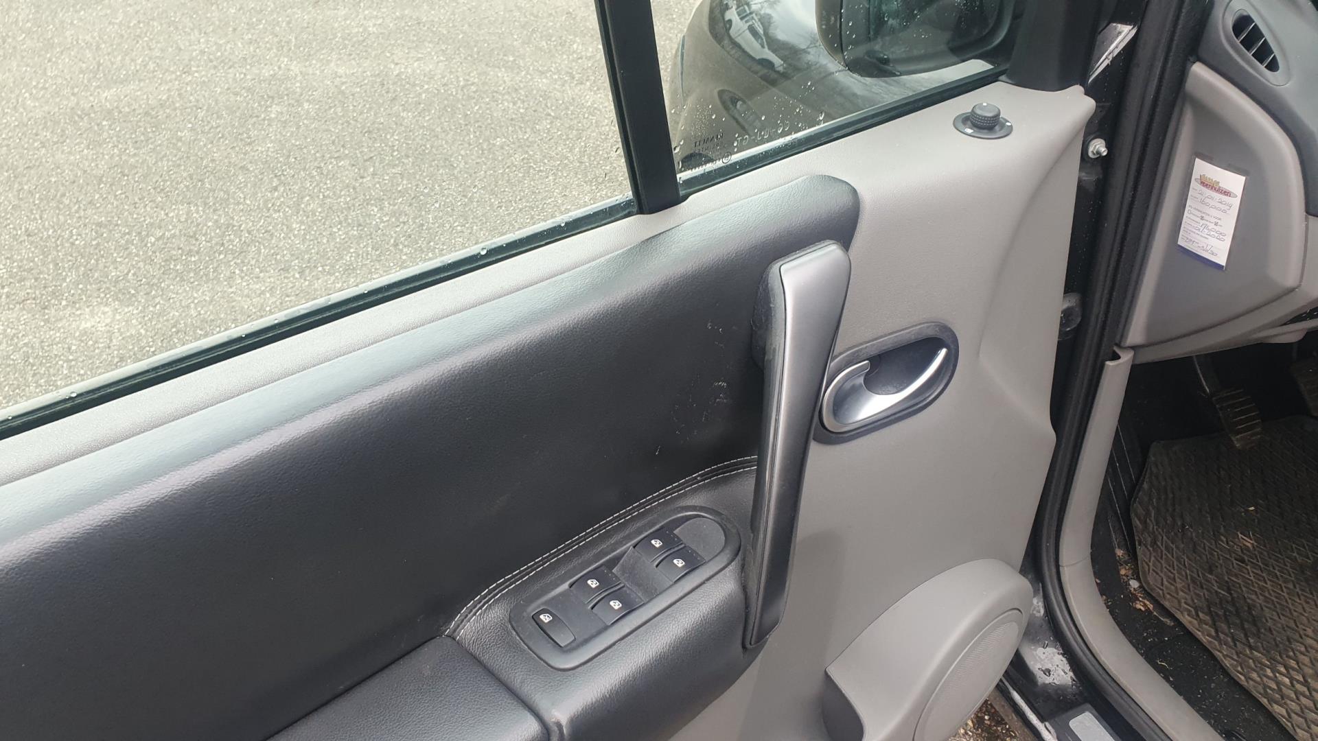renault-scenic-image9.jpg