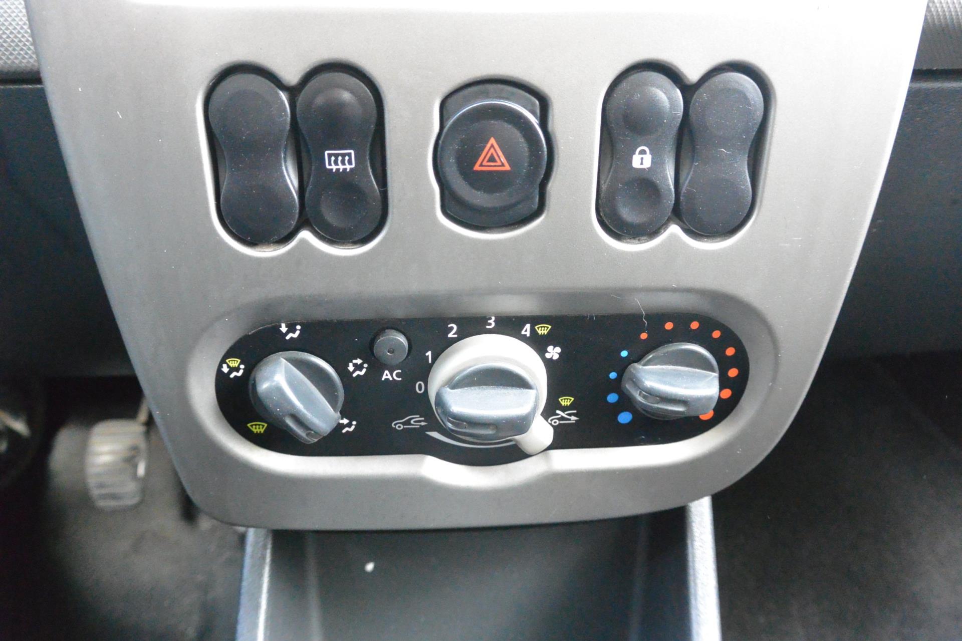 dacia-sandero-image9.jpg