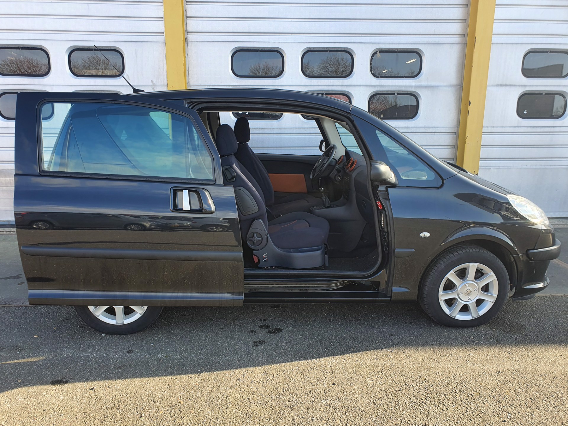 peugeot-1007-image10.jpg
